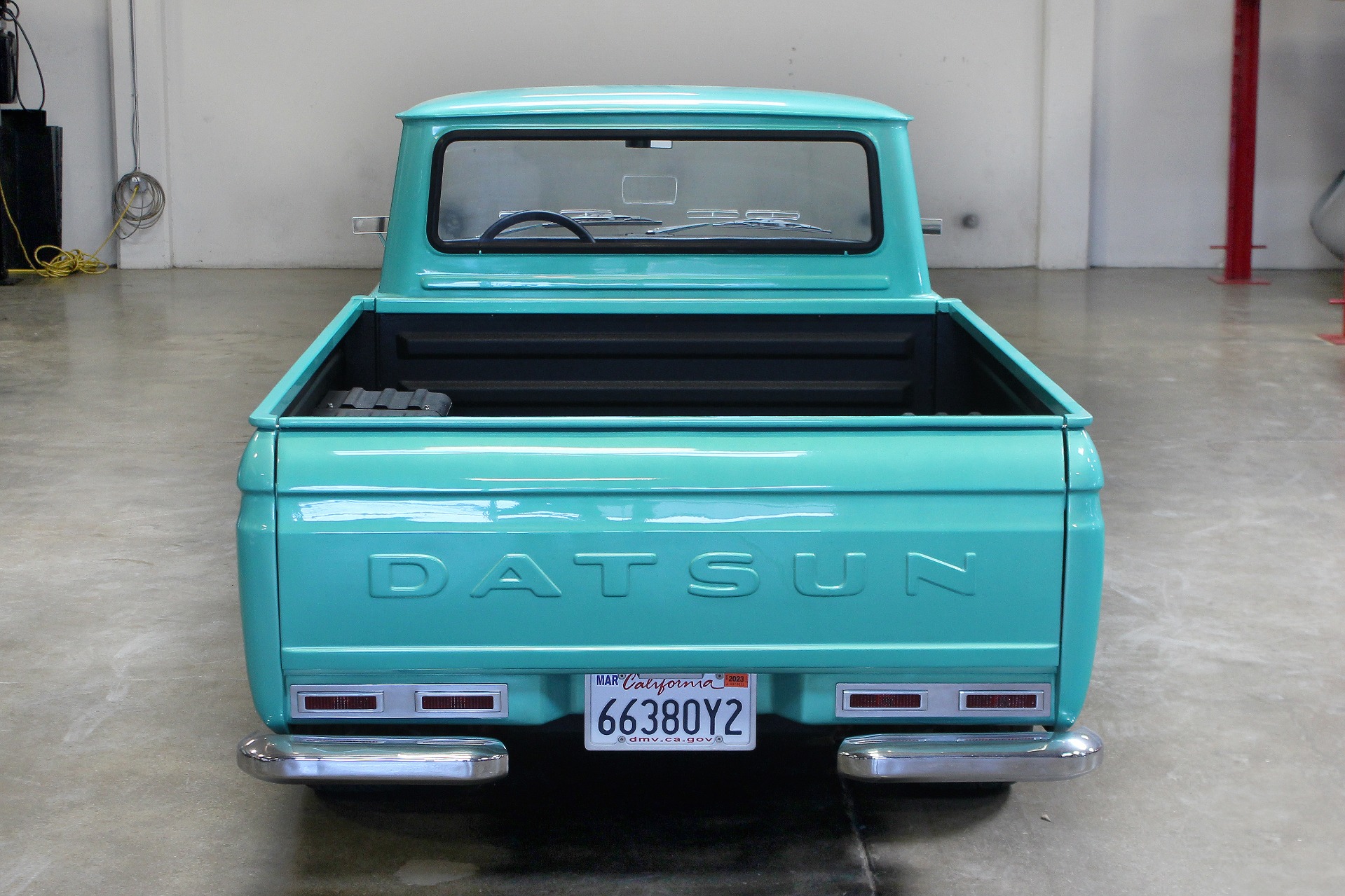 Used-1971-Nissan-521-Pickup-1677795727