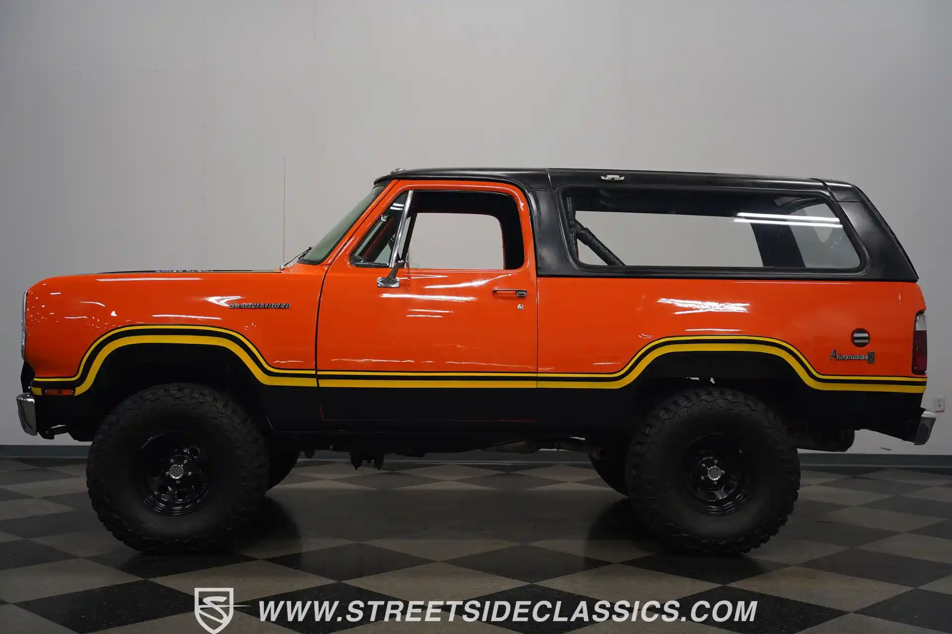 1975-dodge-ramcharger-4x4-for-sale-02