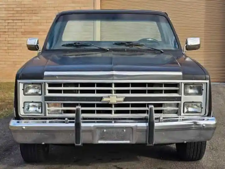 1985-chevrolet-c10-silverado-for-sale-02