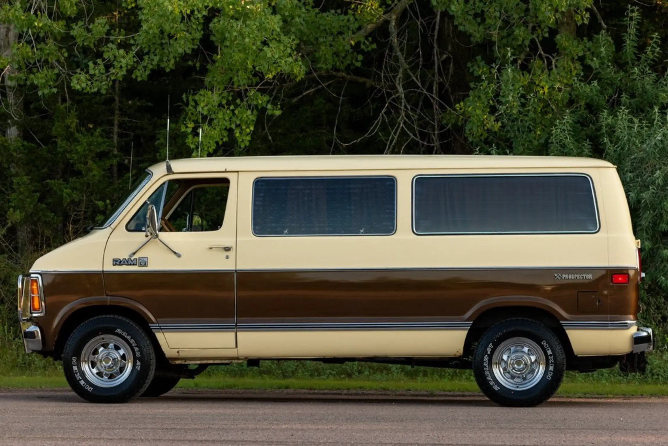 1985-dodge-ram-van-250-prospector-rwd-passenger-van-for-sale-13