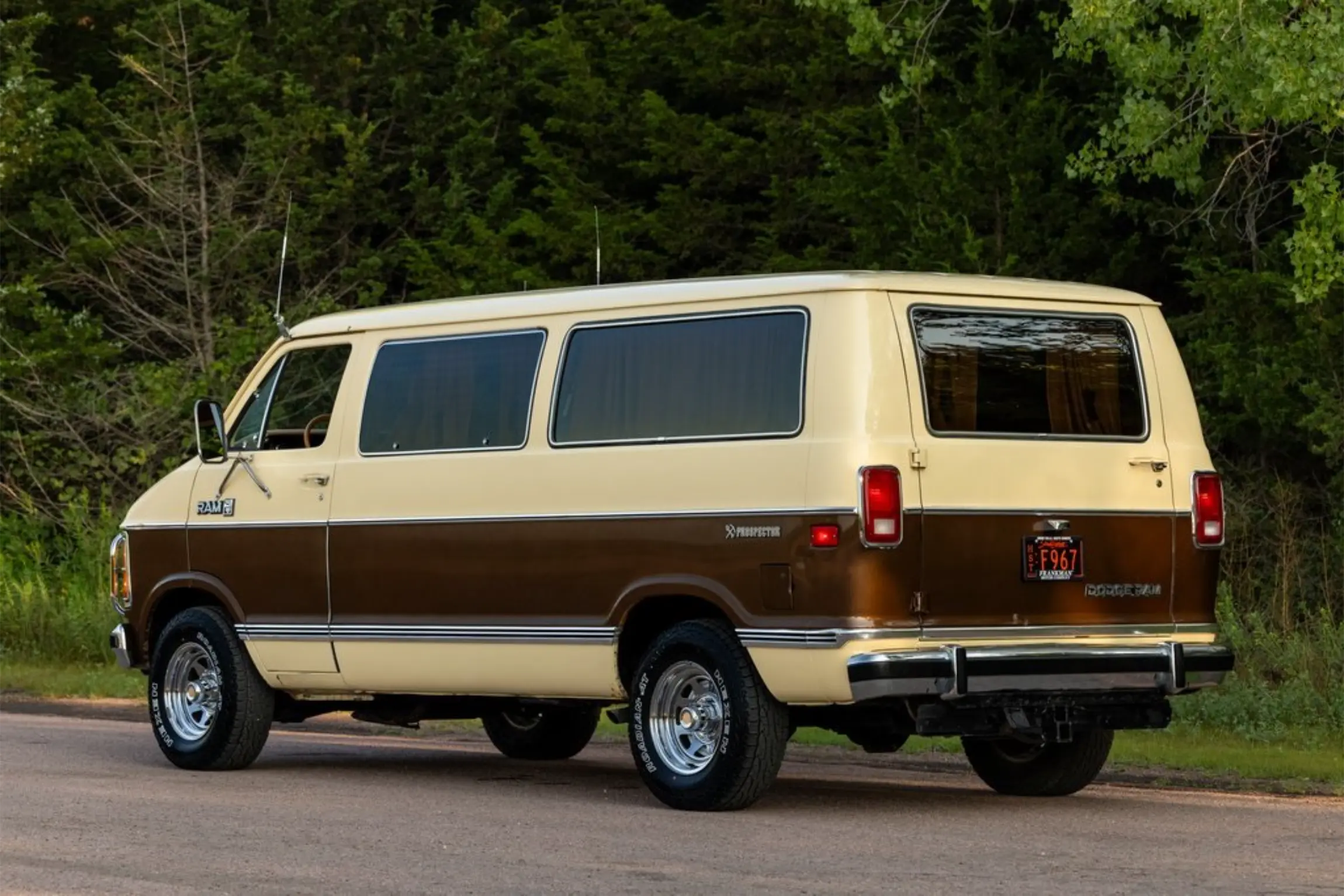 1985-dodge-ram-van-250-prospector-rwd-passenger-van-for-sale-14