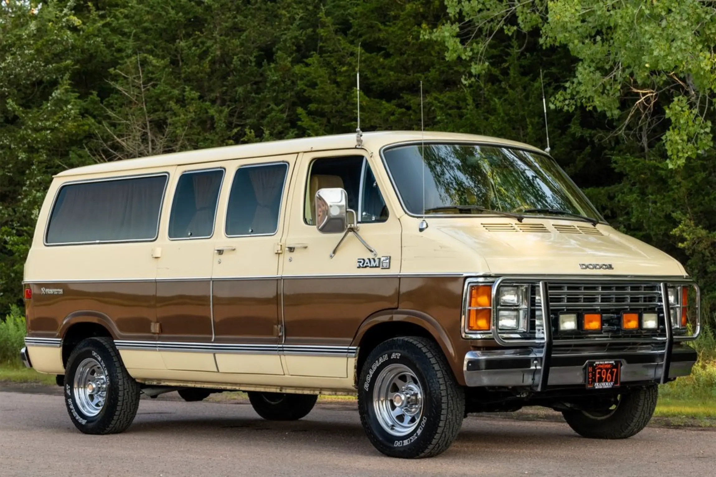 1985-dodge-ram-van-250-prospector-rwd-passenger-van-for-sale-21