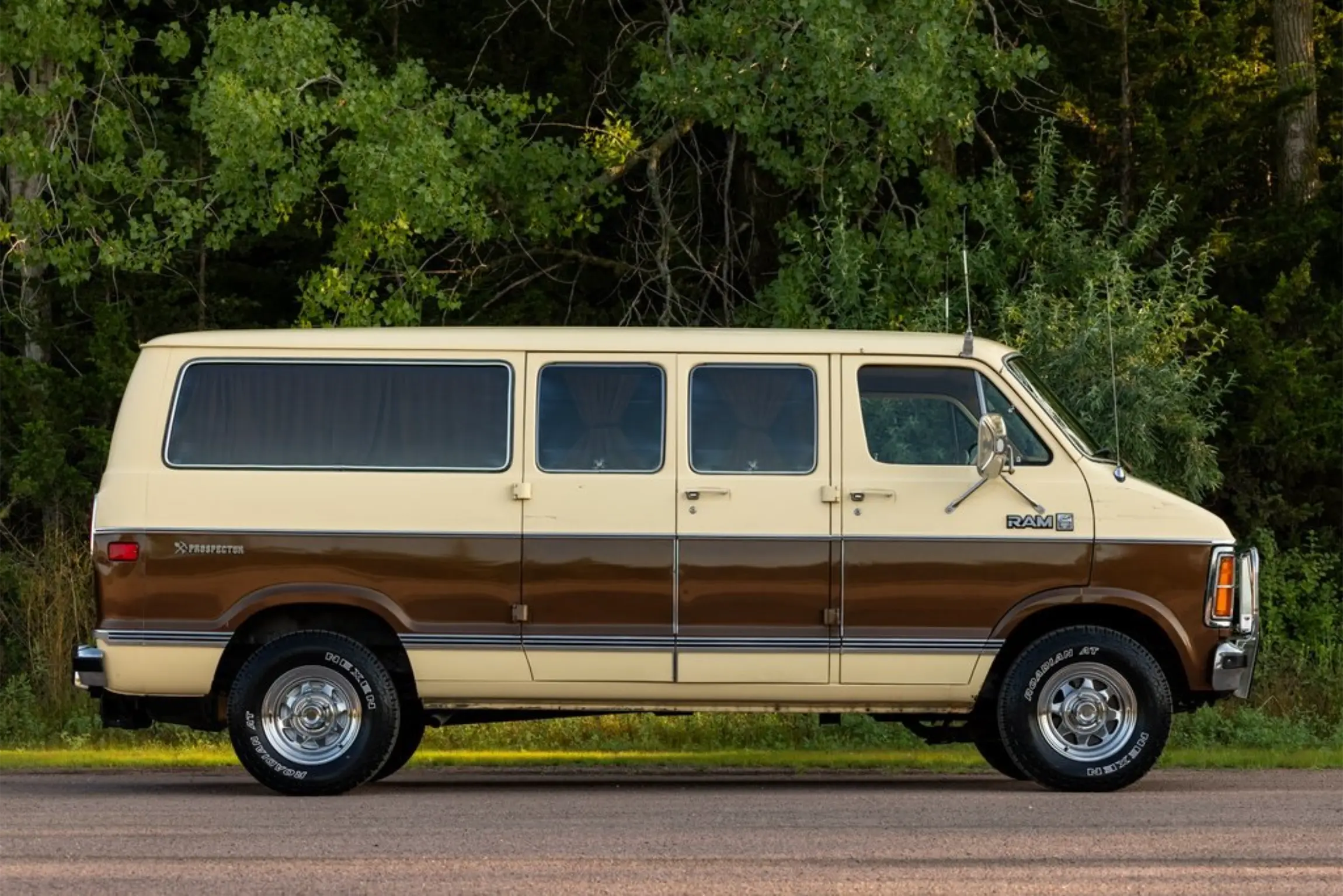 1985-dodge-ram-van-250-prospector-rwd-passenger-van-for-sale-22