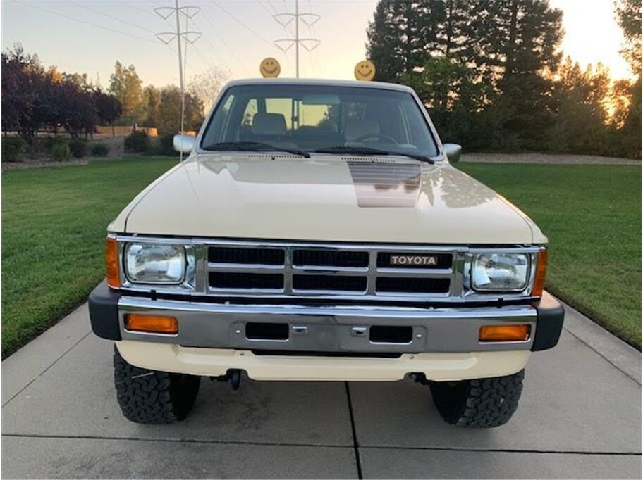 1985-toyota-pickup-for-sale-02