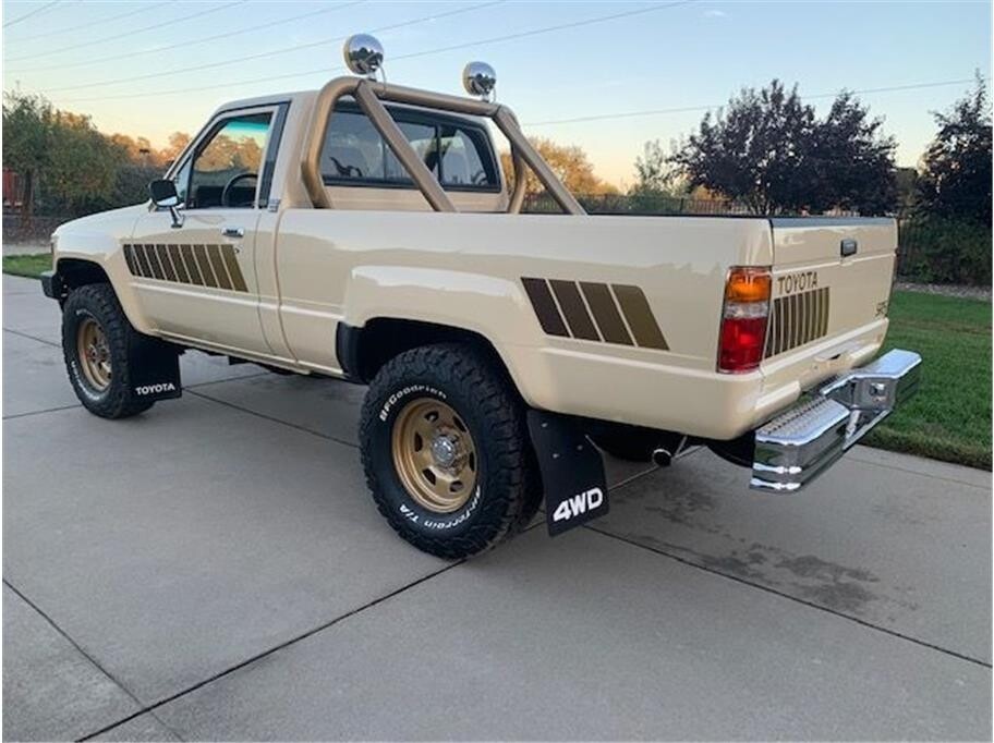 1985-toyota-pickup-for-sale-07