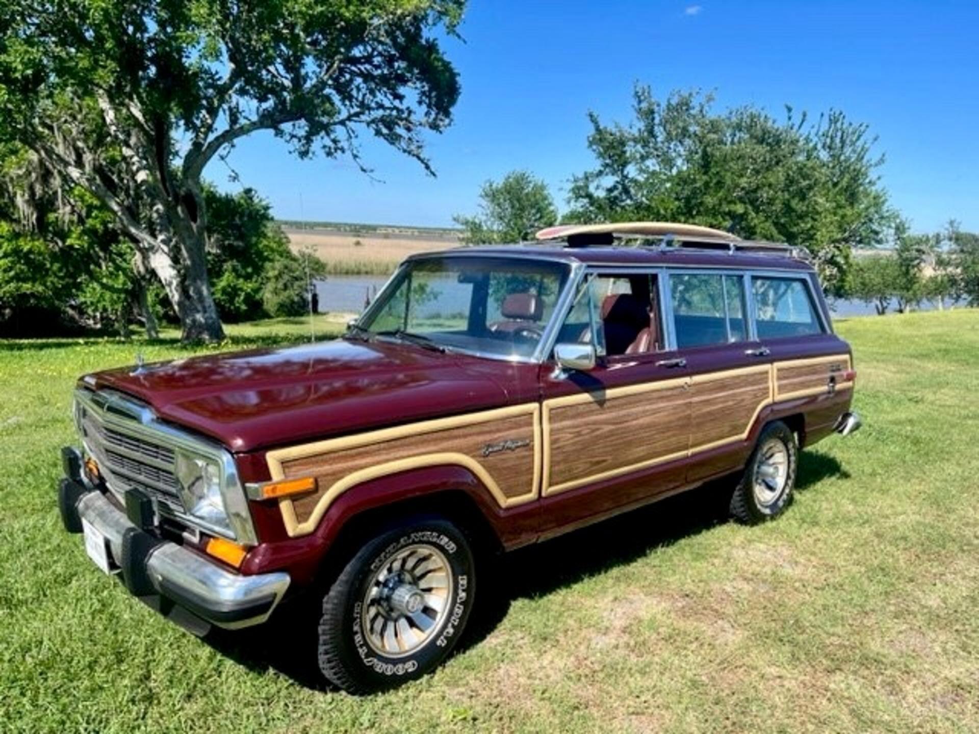 1987-jeep-grand-wagoneer-survivor-01