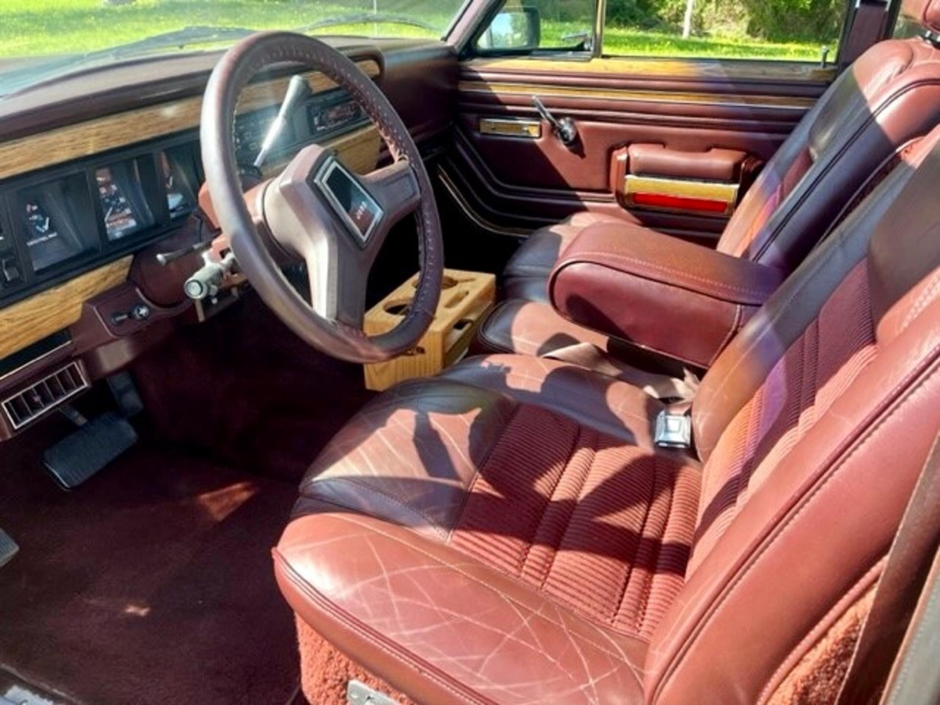 1987-jeep-grand-wagoneer-survivor-08