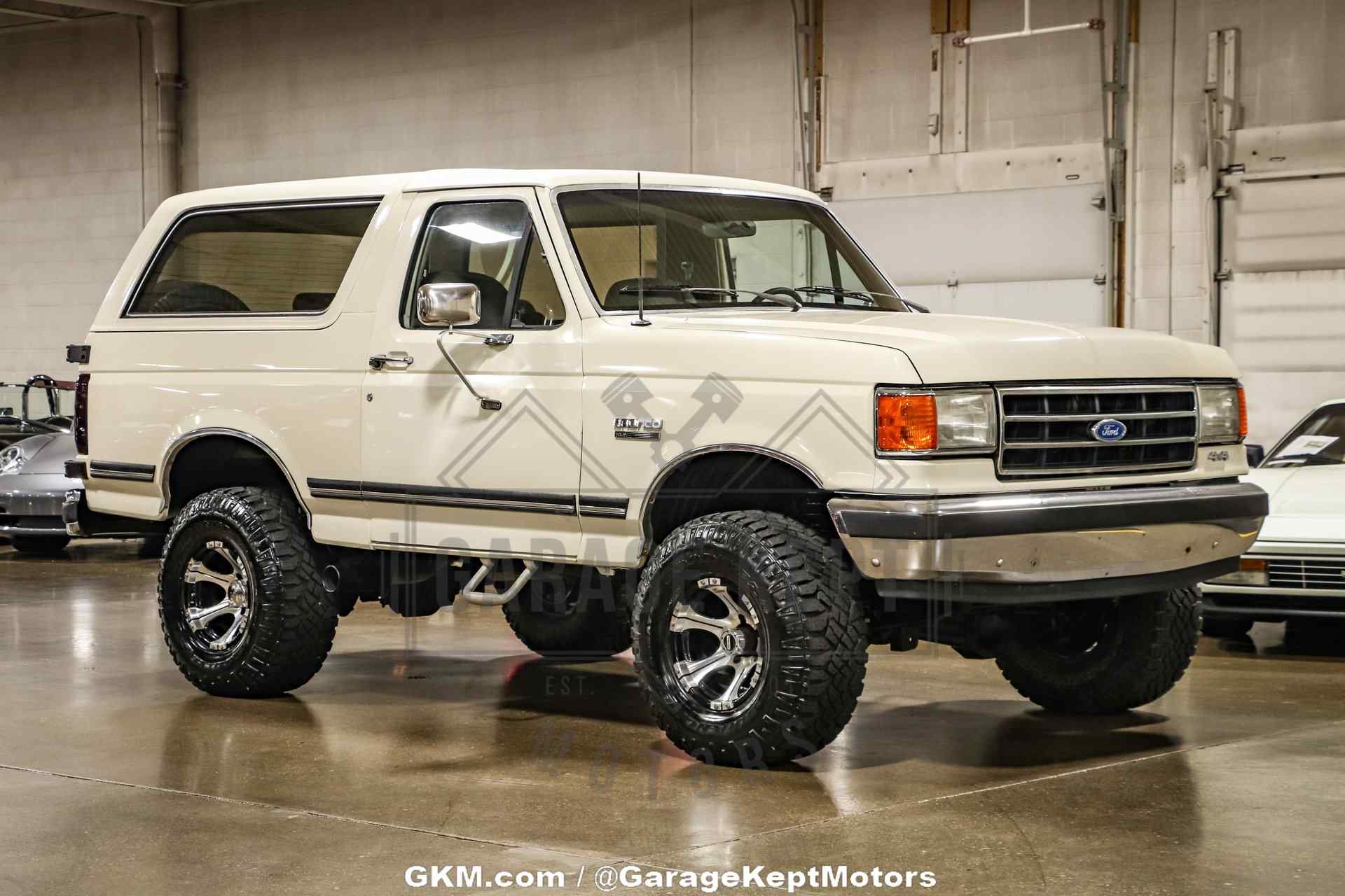 1990-ford-bronco-xlt-for-sale-01