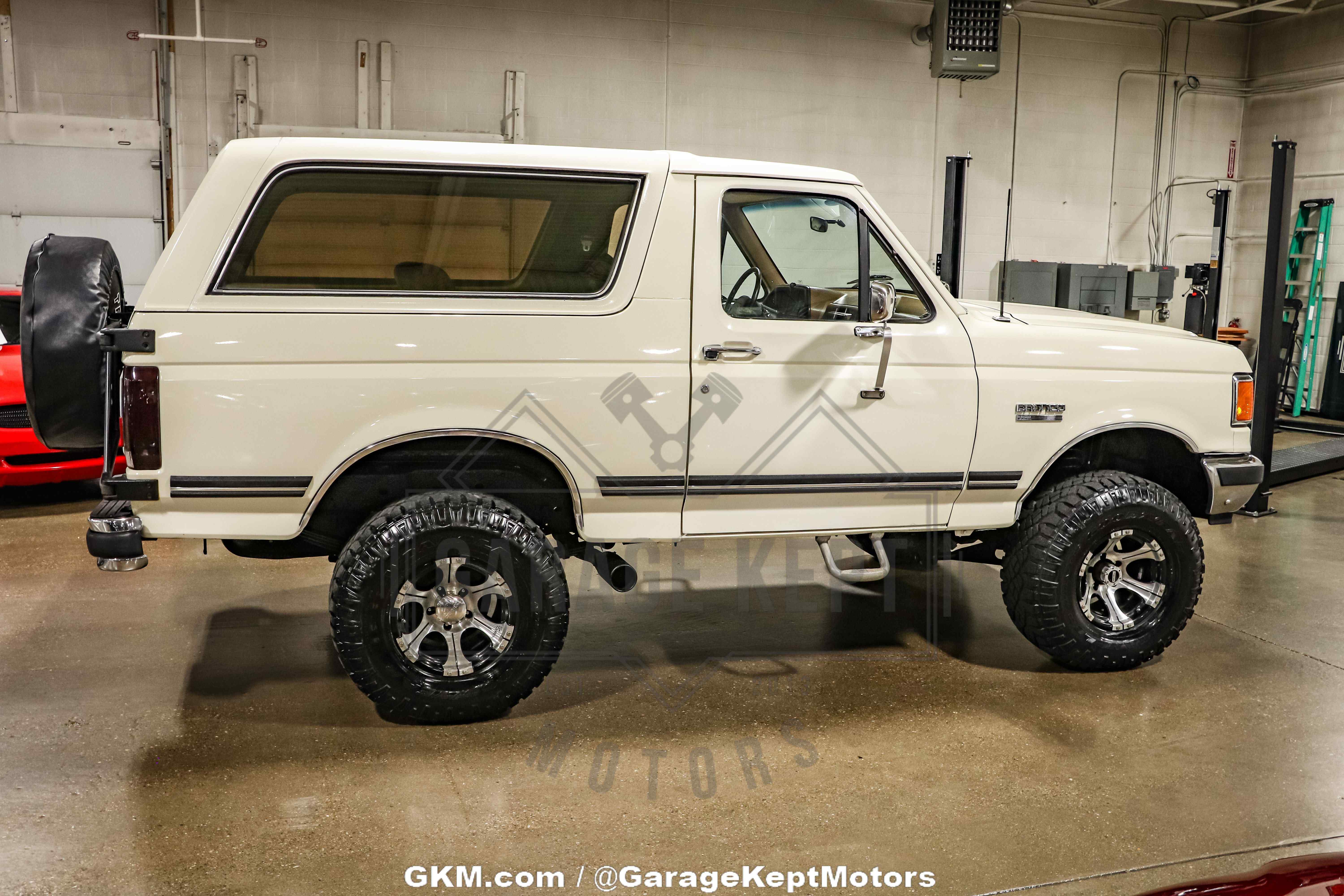 1990-ford-bronco-xlt-for-sale-11