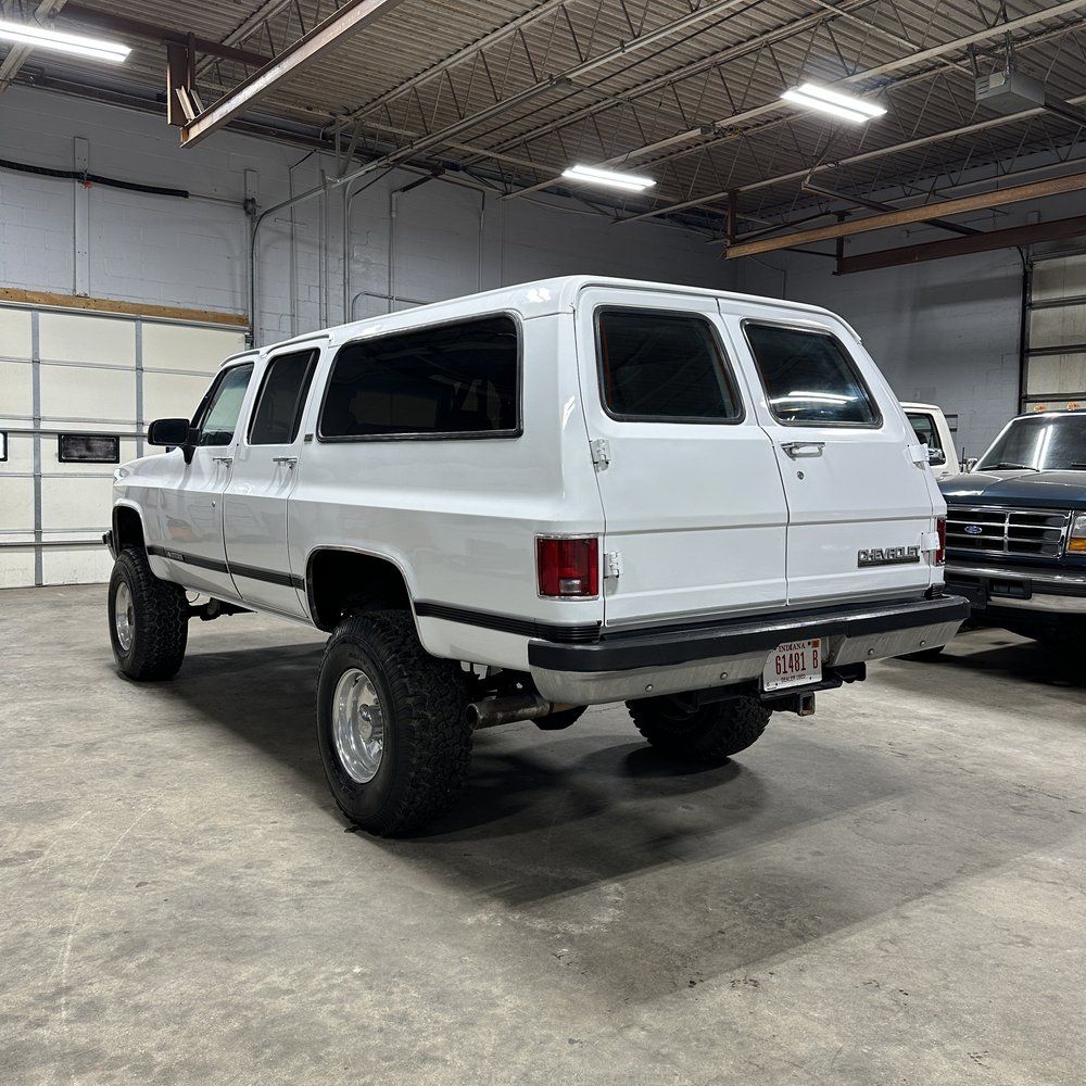 1991-chevrolet-suburban-2500-for-sale-02