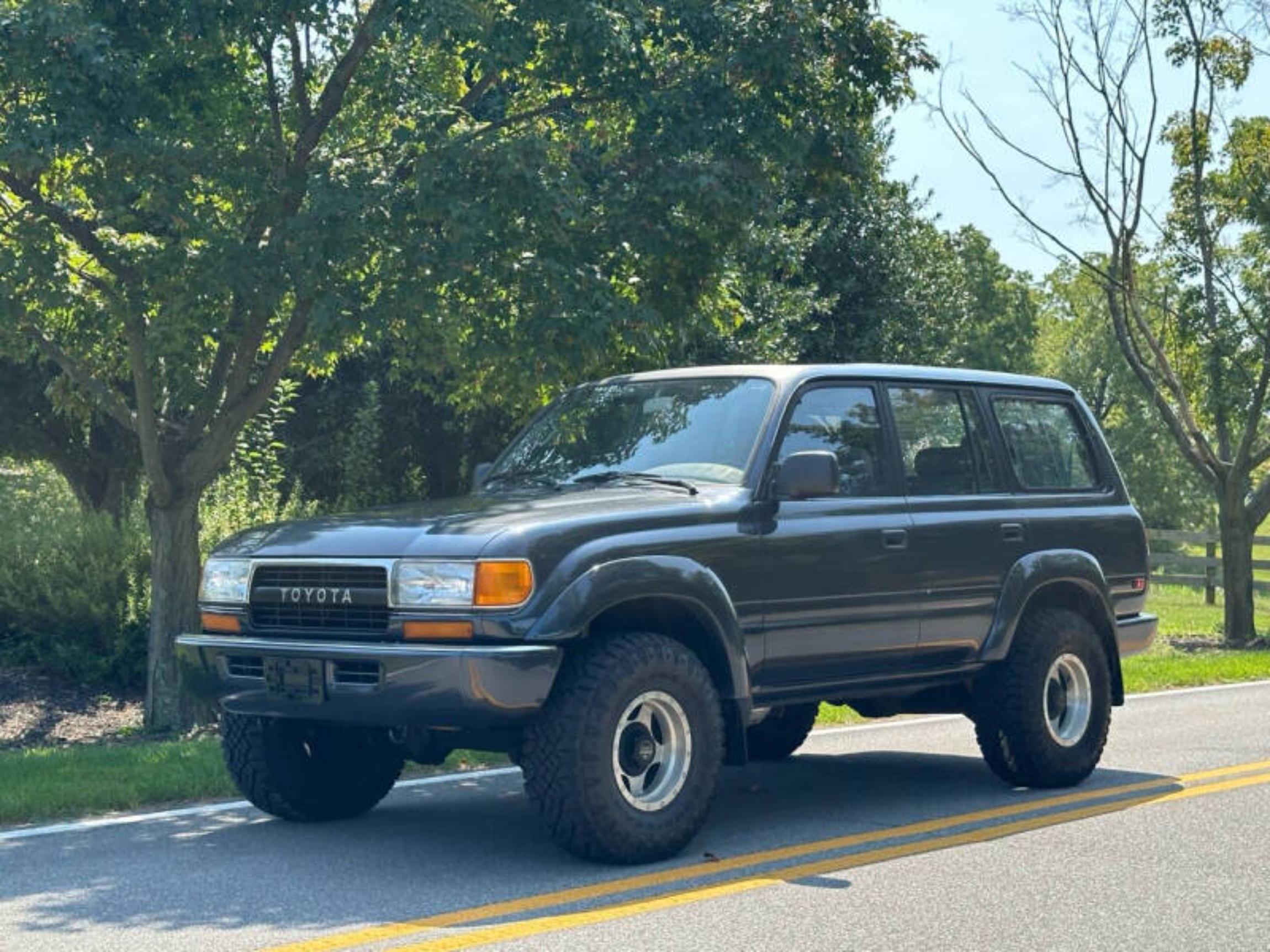 1992-toyota-land-cruiser-base-awd-4dr-suv-for-sale-01