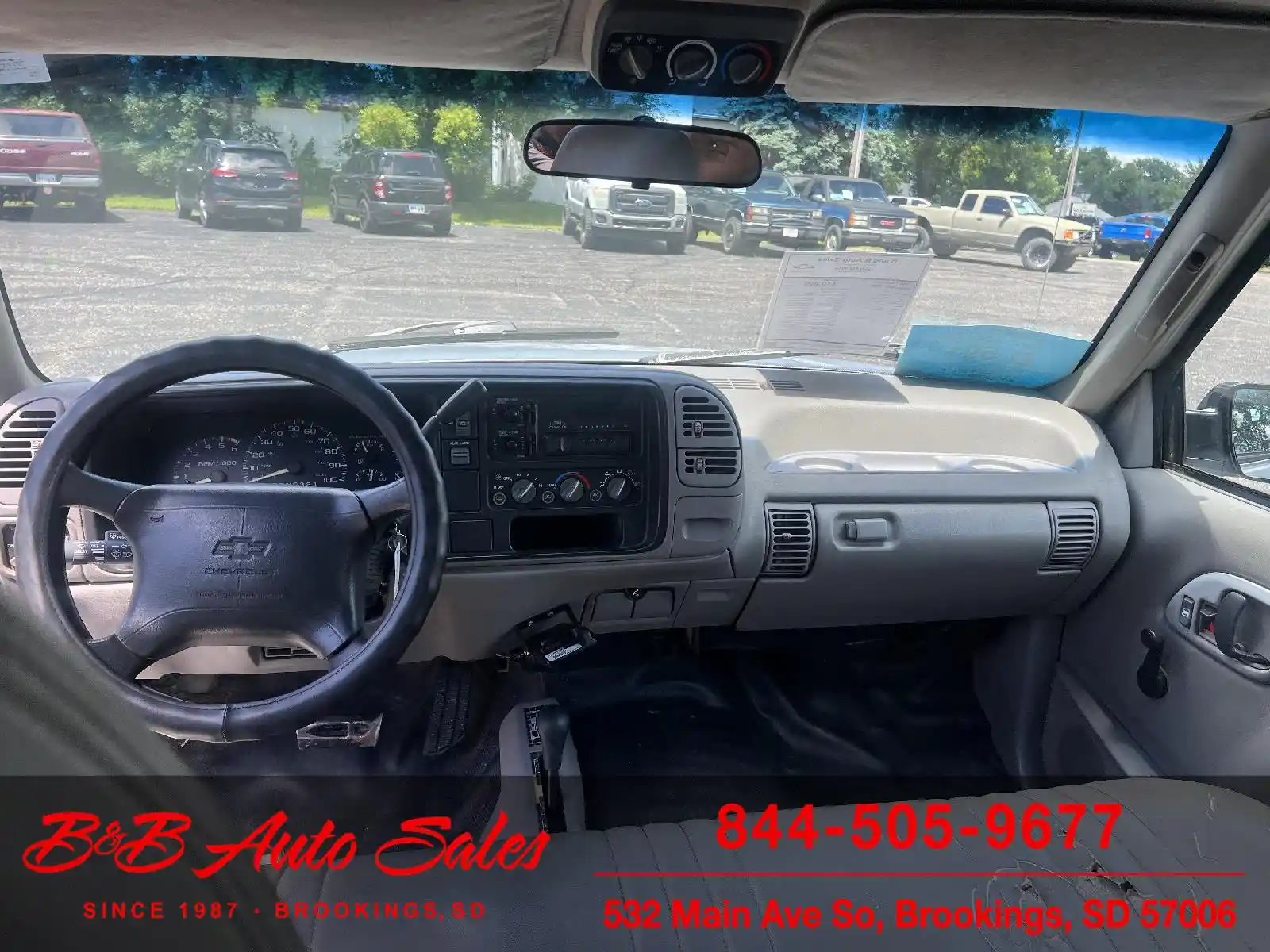 1996-chevrolet-suburban-2500-for-sale-05