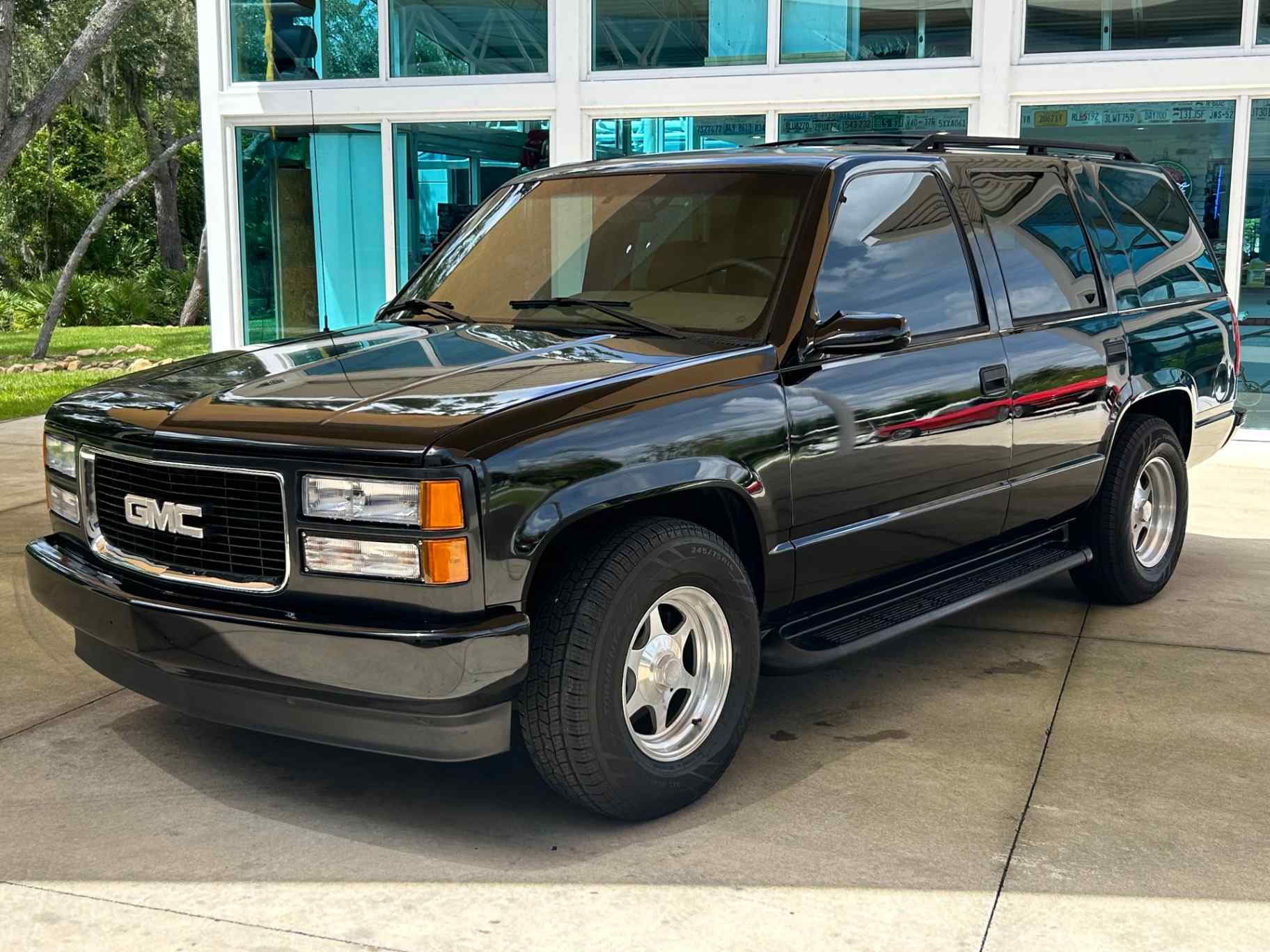 1996-gmc-suburban-for-sale-01