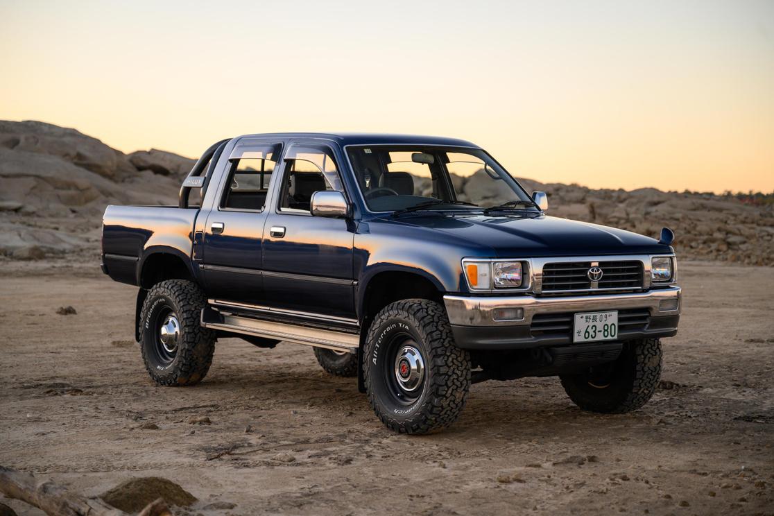 1996-toyota-hilux-ssr-01