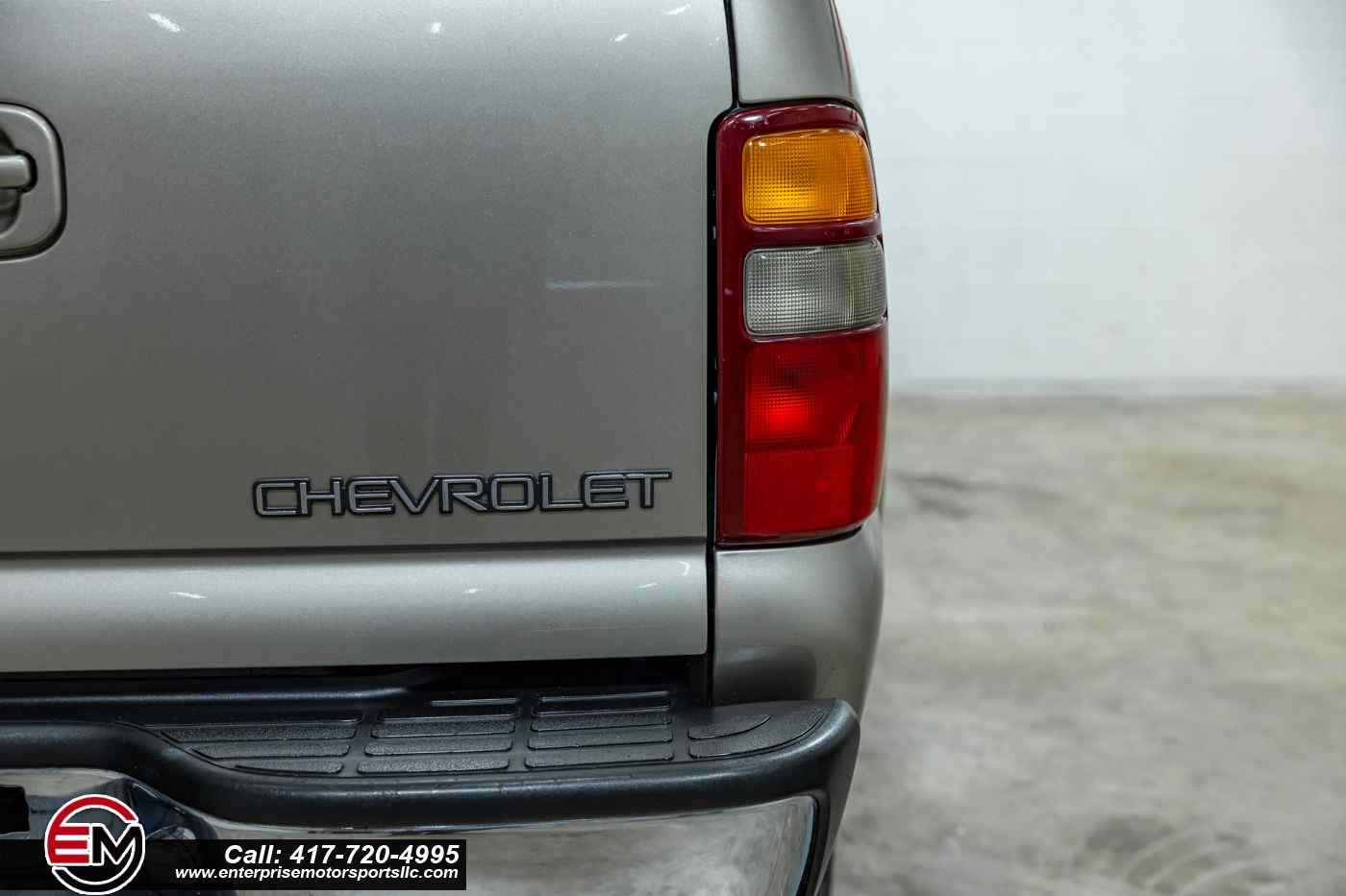 2001-Chevrolet-Suburban-LT-for-sale-15