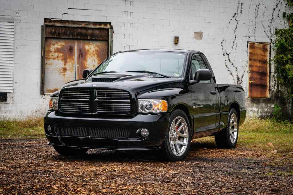 2005-dodge-ram-1500-srt-10-for-sale-01