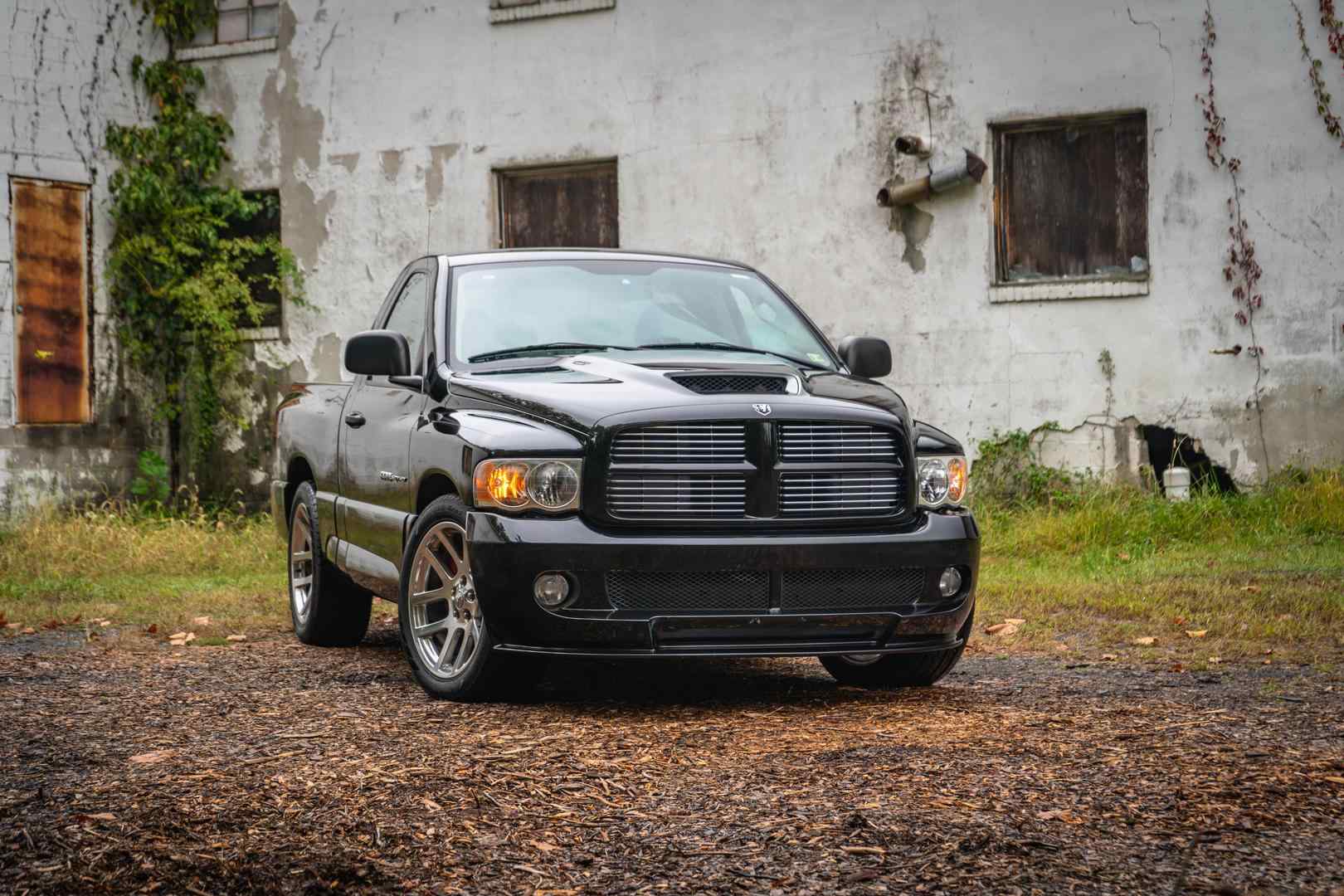 2005-dodge-ram-1500-srt-10-for-sale-02