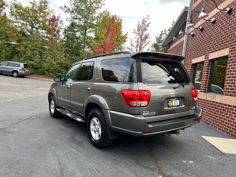 2005-toyota-sequoia-sr5-03