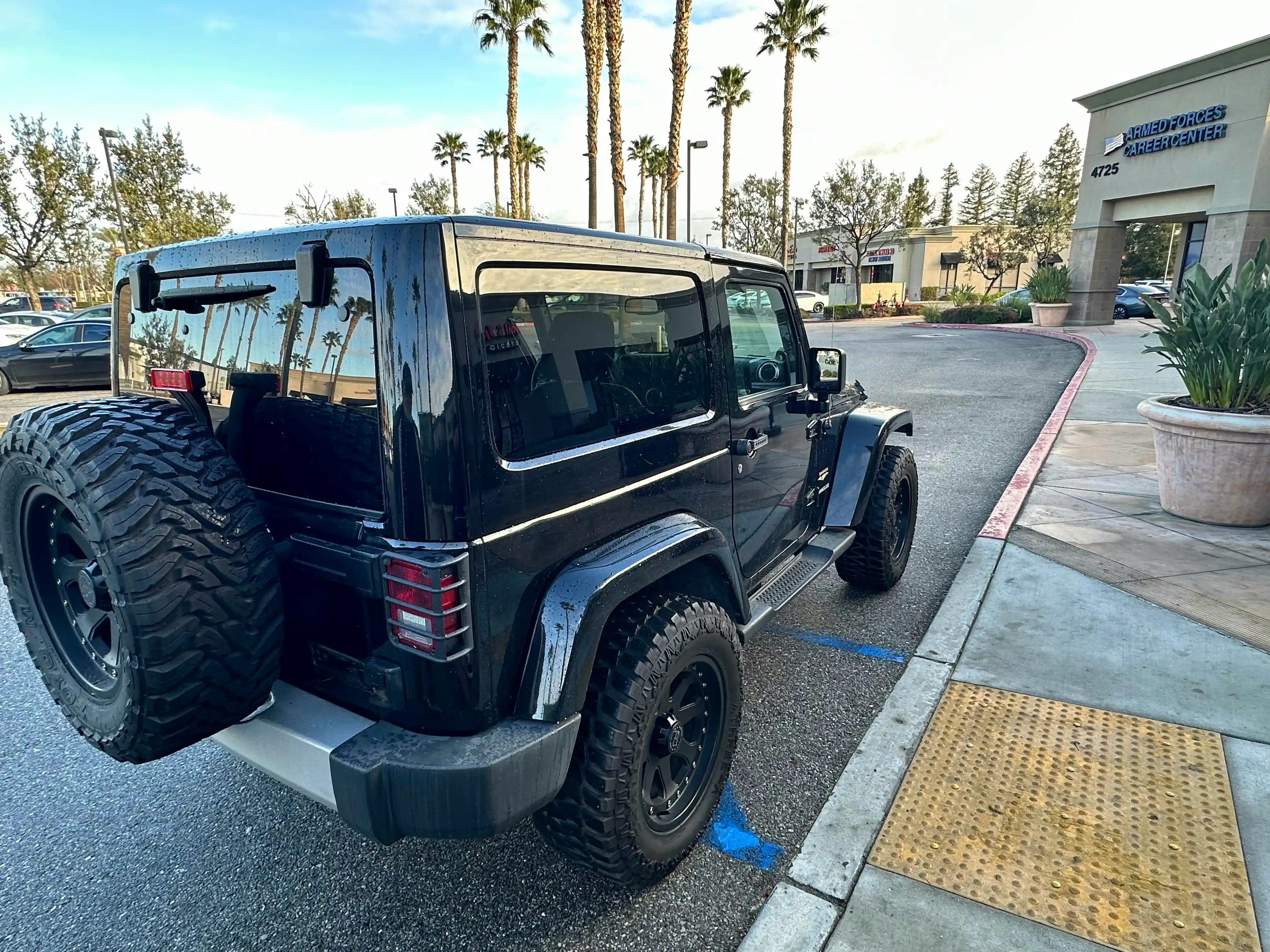 2013-jeep-wrangler-sahara-for-sale-01