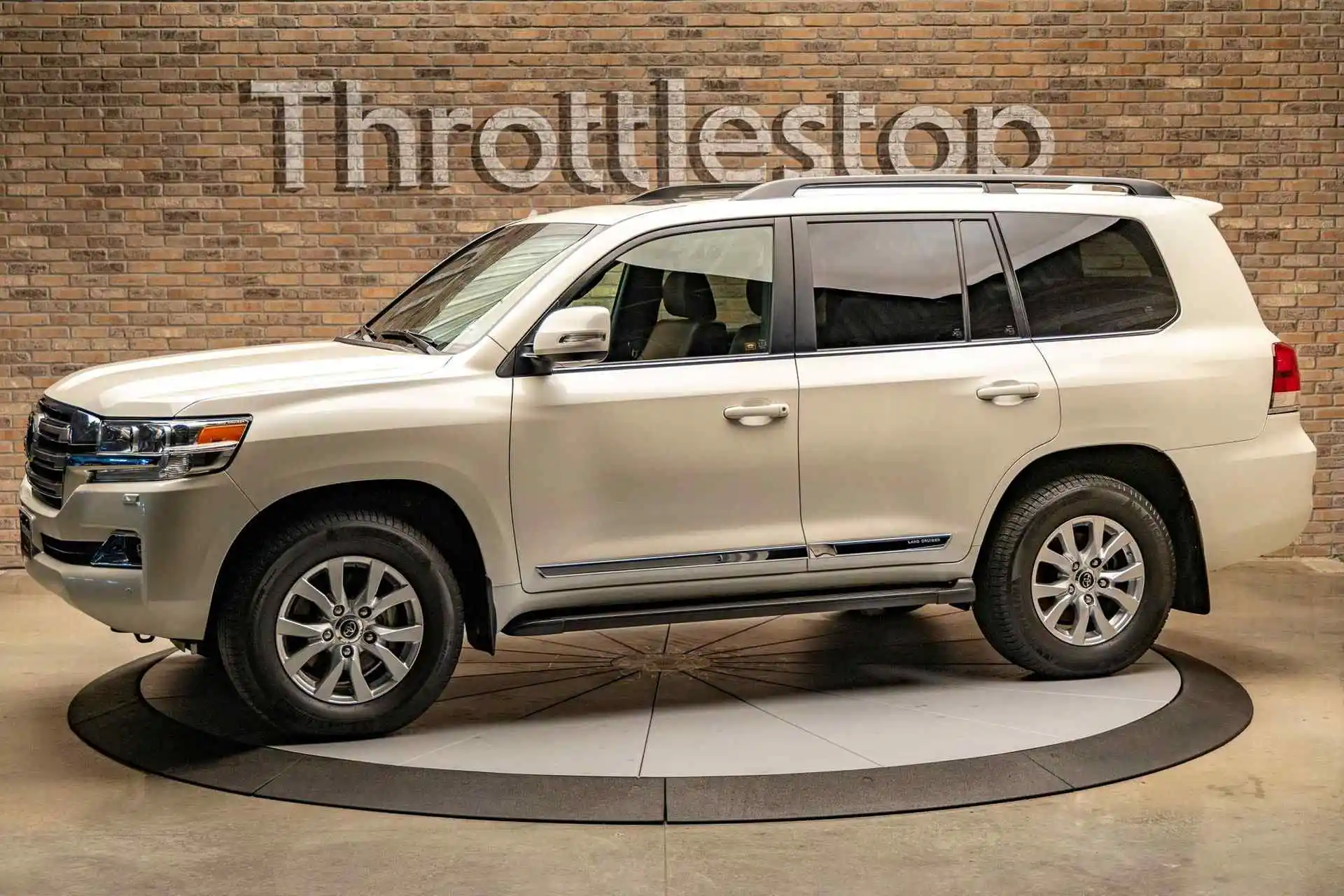 2020-toyota-landcruiser-for-sale-01