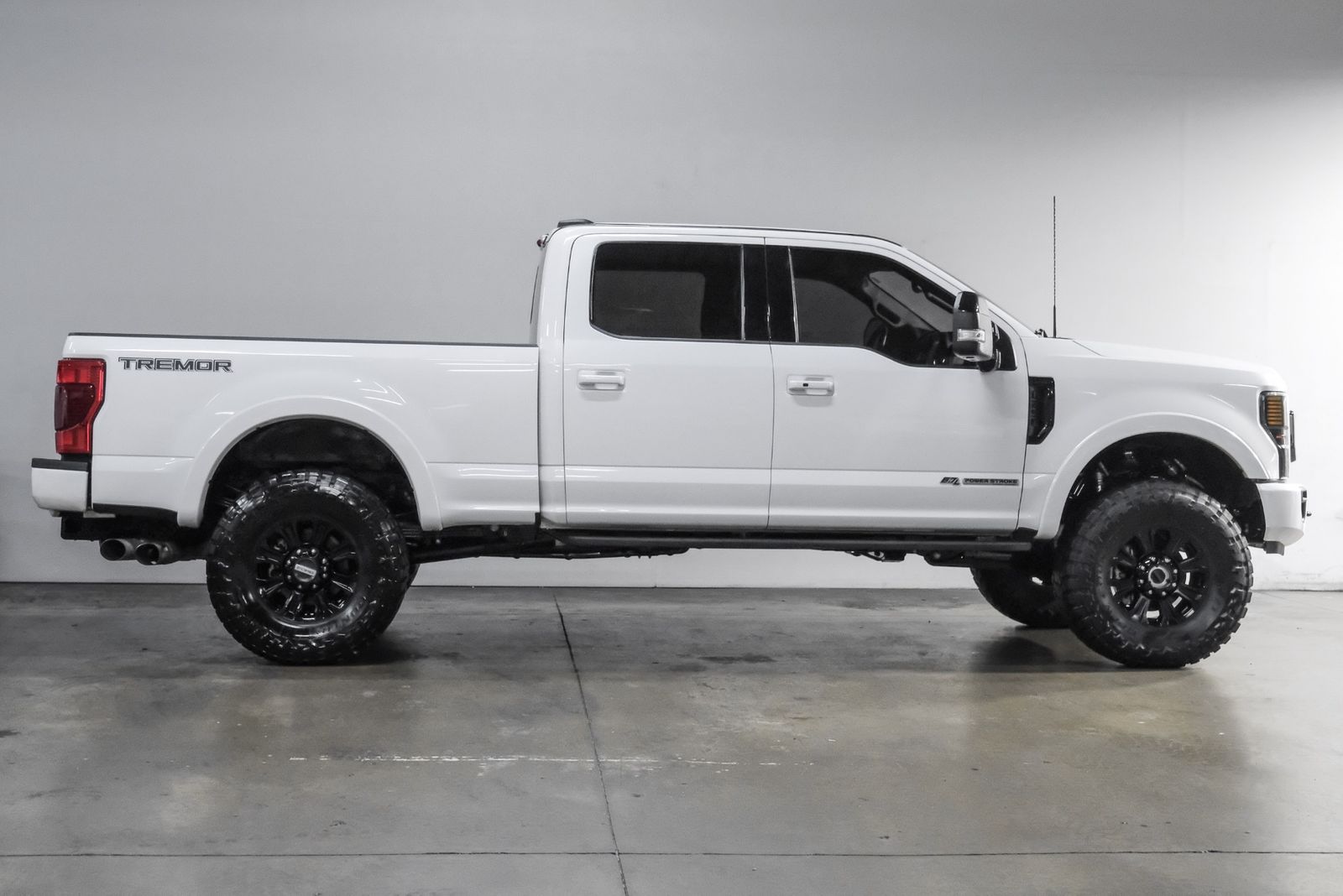 2021-ford-f250-lariat-super-duty-ultimate-tremor-for-sale-06