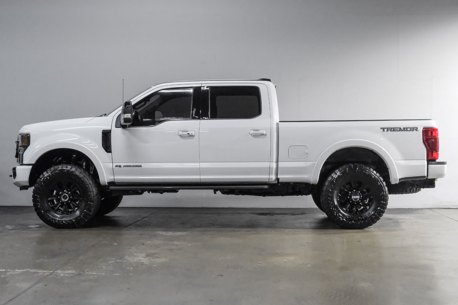 2021-ford-f250-lariat-super-duty-ultimate-tremor-for-sale-09