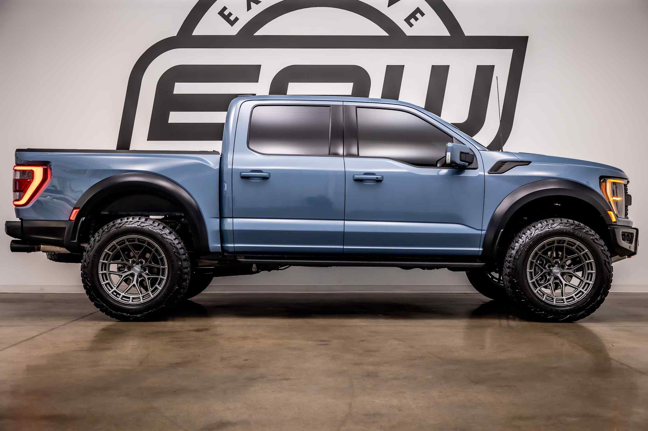 2023-Ford-F-150-raptor-r-for-sale-08