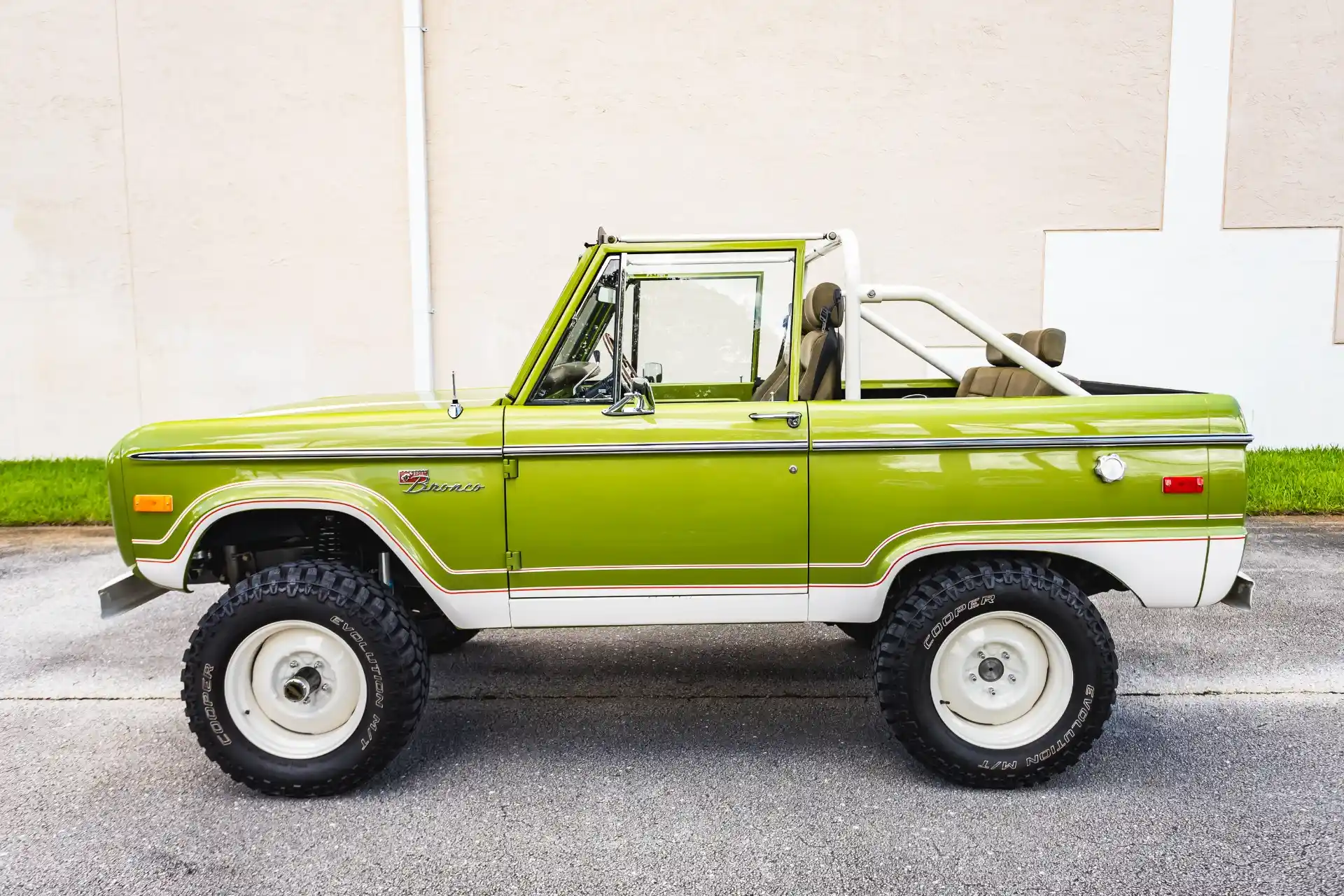 Used-1975-Ford-Bronco-Ranger-By-Velocity-Restorations-for-sale-04