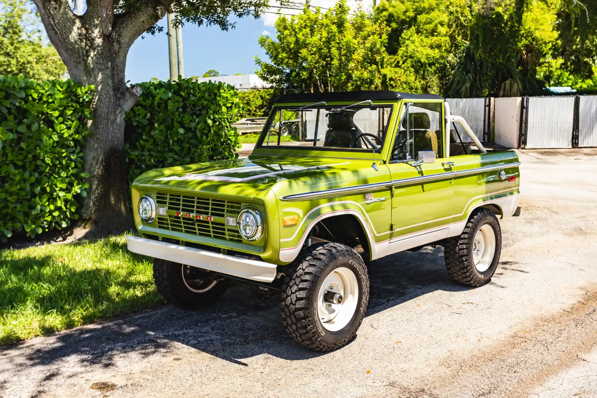 Used-1975-Ford-Bronco-Ranger-By-Velocity-Restorations-for-sale-29