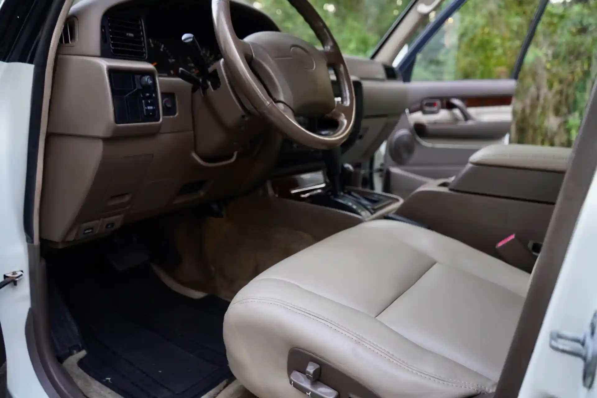 Used-1997-Lexus-LX-450-EXTENSIVE-KINGS-CHARIOT-BUILD-BEAUTIFUL-for-sale-15