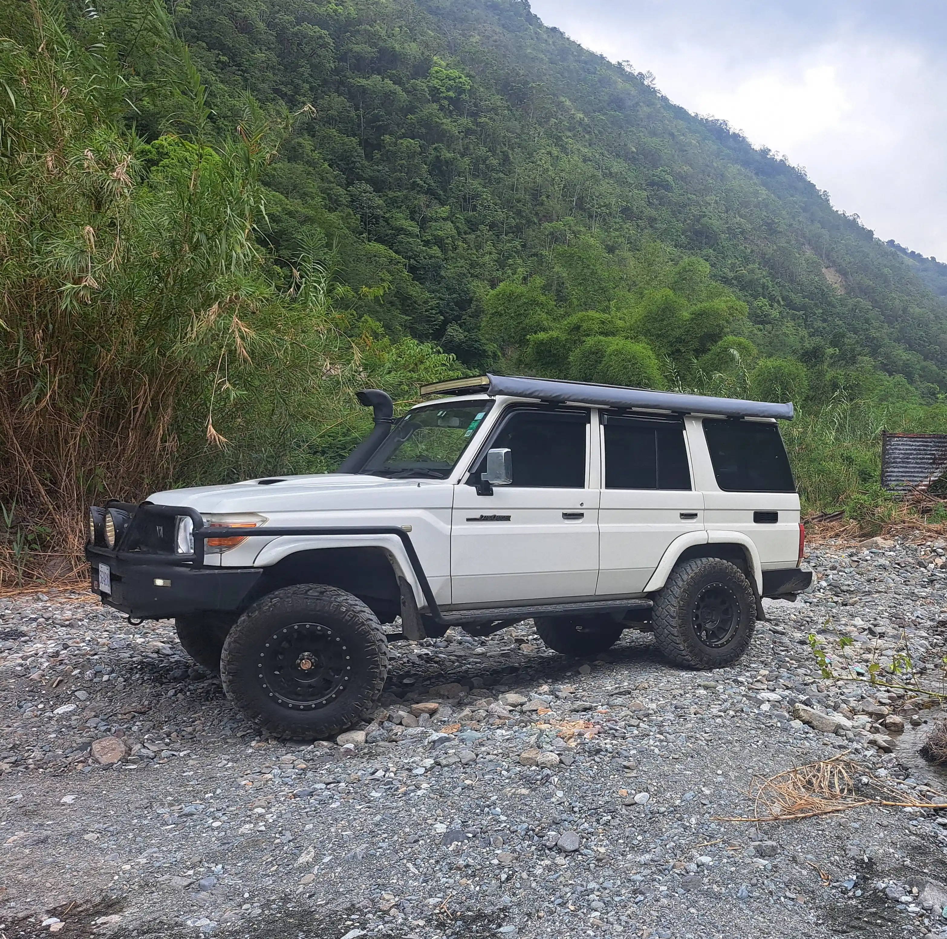 land-cruiser-jamaica-01