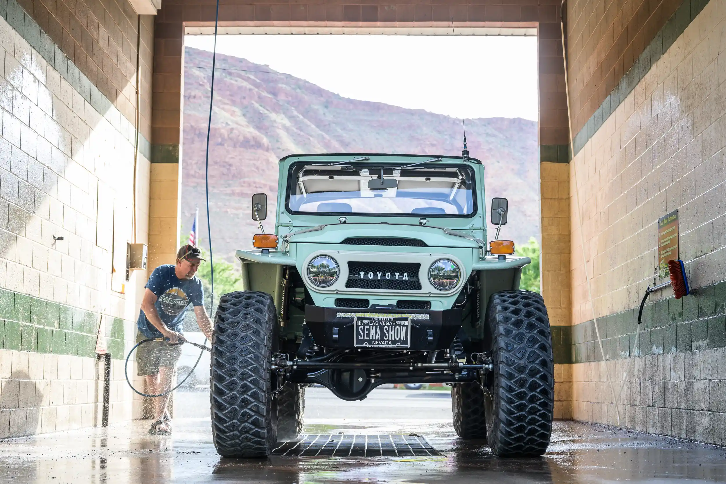 stretched-steel-1972-toyota-land-cruiser-fj-40-proffitt-for-sale-02