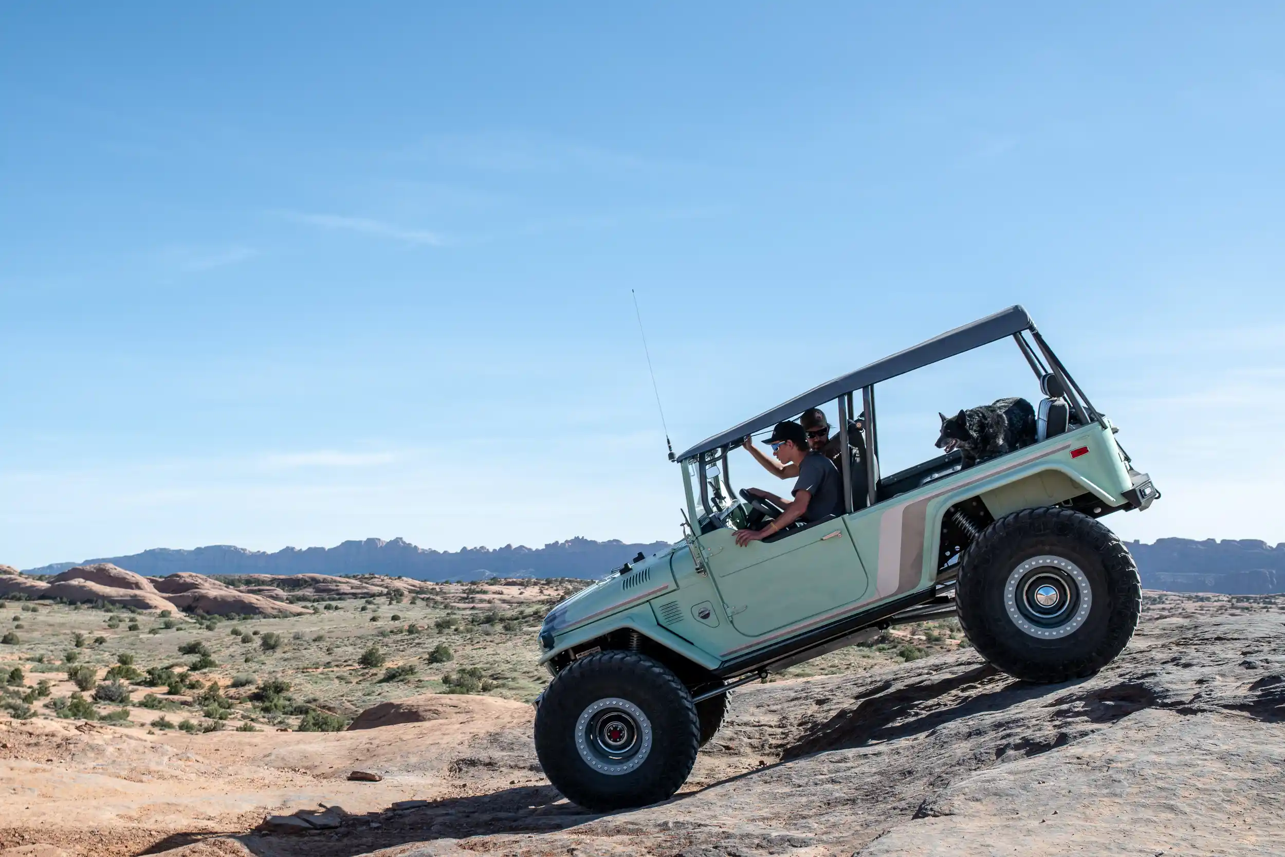 stretched-steel-1972-toyota-land-cruiser-fj-40-proffitt-for-sale-12