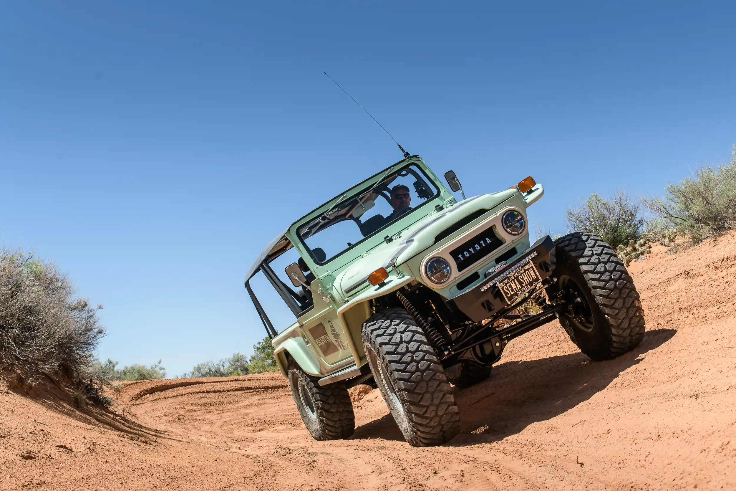 stretched-steel-1972-toyota-land-cruiser-fj-40-proffitt-for-sale-14