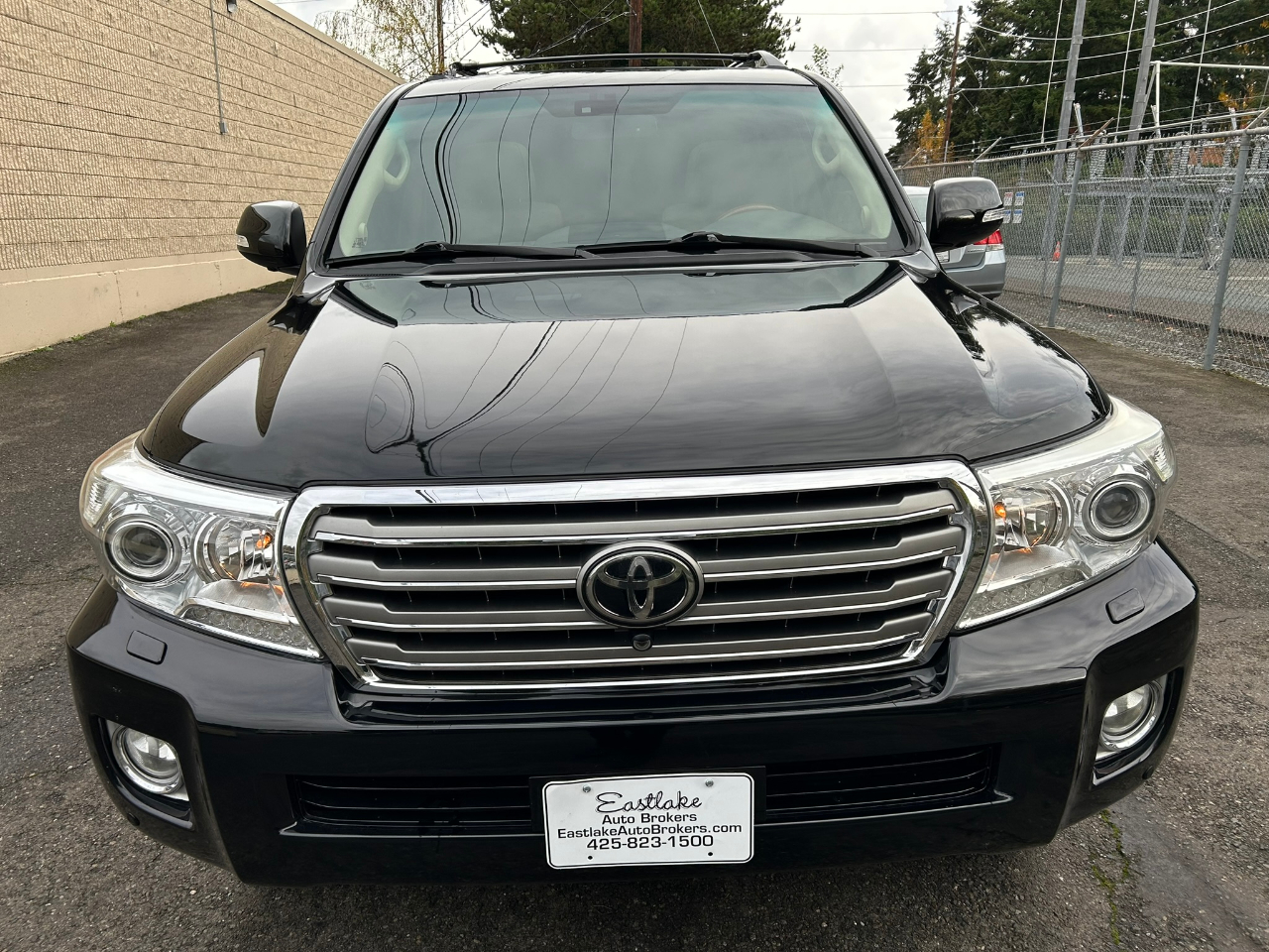 used-2013-toyota-land-cruiser-4wd-00