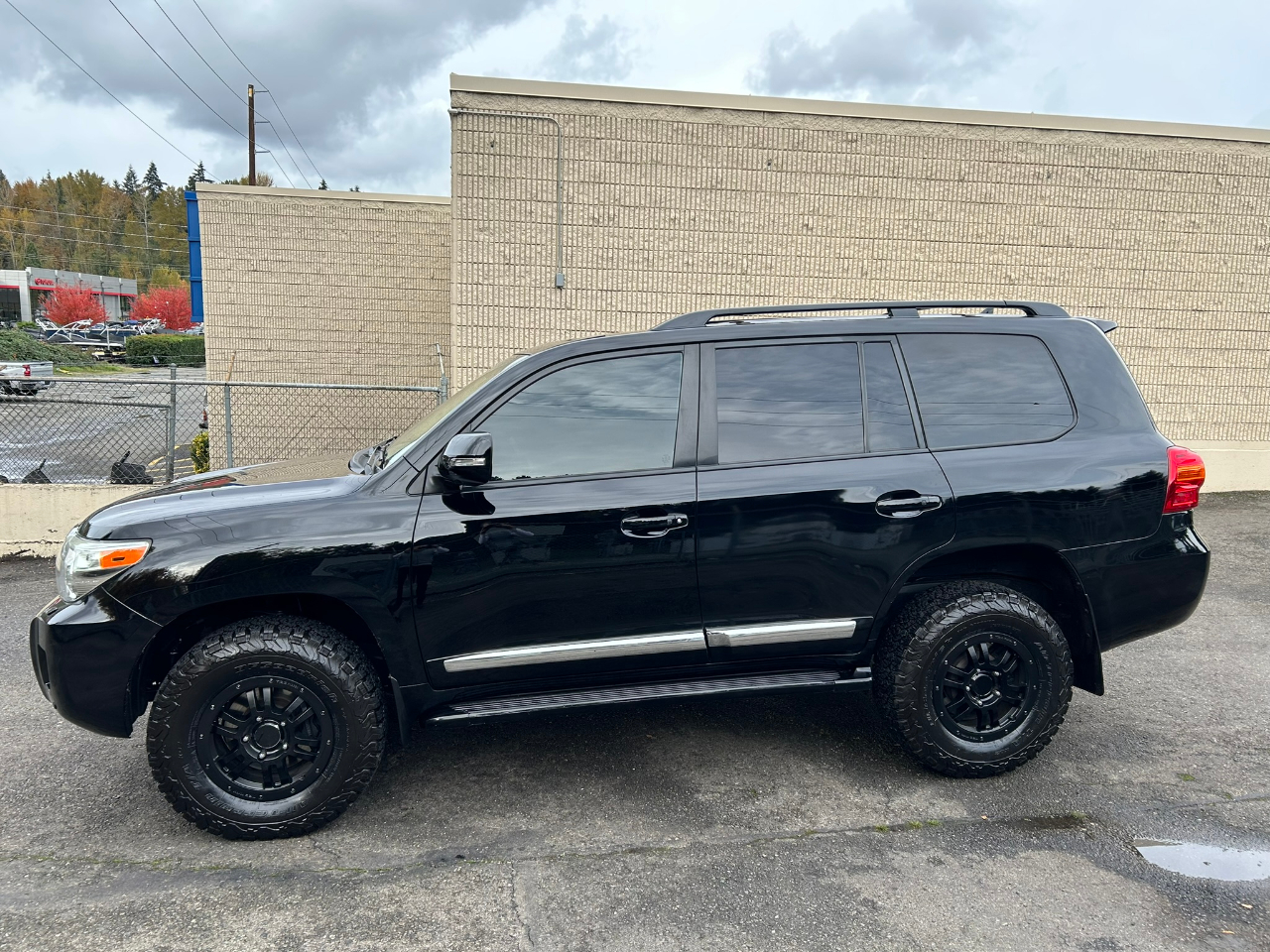 used-2013-toyota-land-cruiser-4wd-01