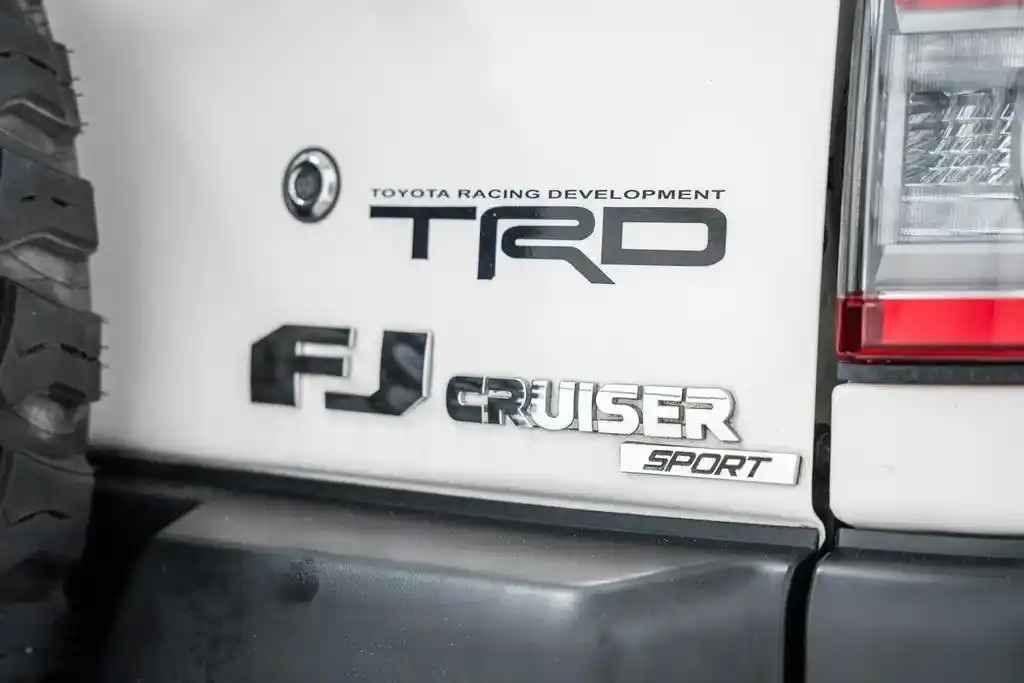 used-2014-toyota-fj_cruiser-base-for-sale-18