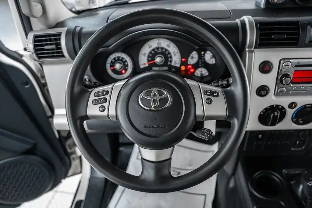 used-2014-toyota-fj_cruiser-base-for-sale-30