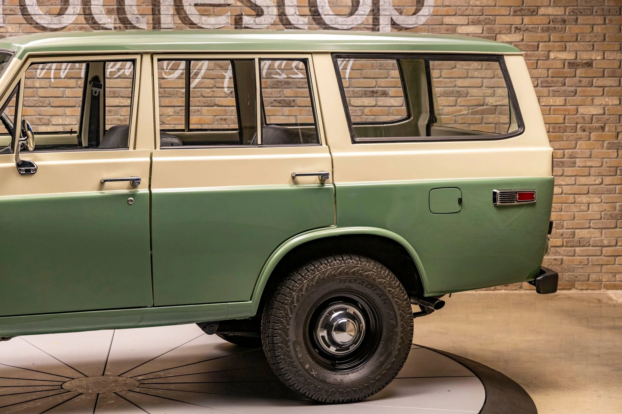 1972-toyota-fj55-land-cruiser-for-sale-10