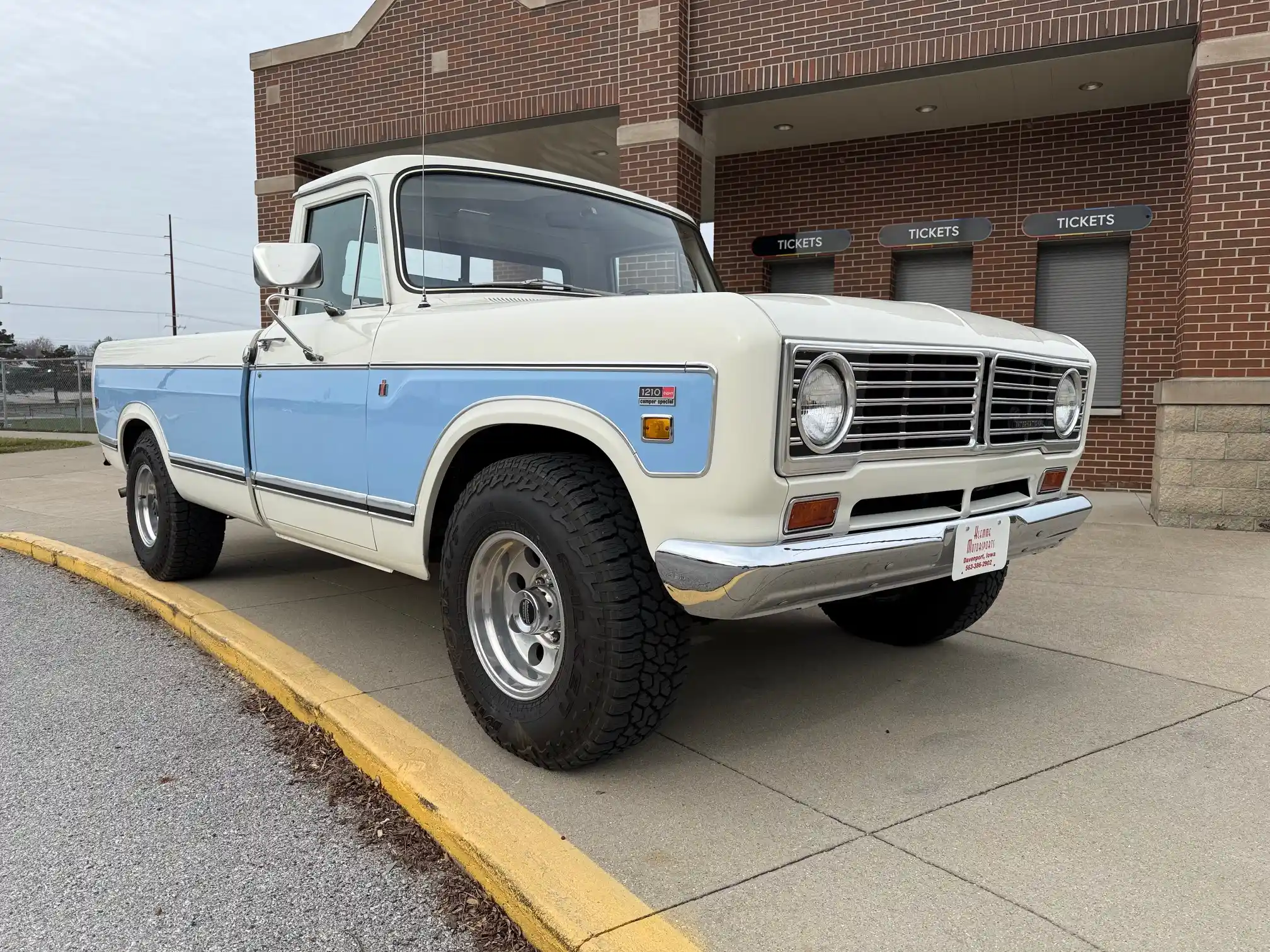 1973-international-harvester-1210-camper-special-for-sale-01