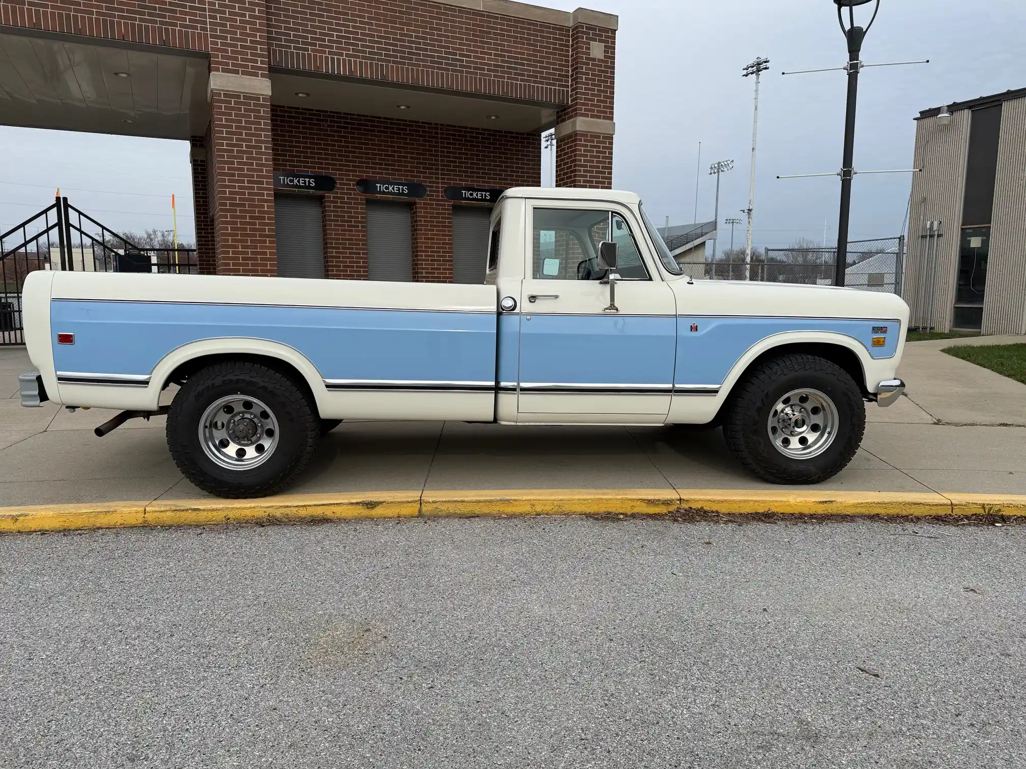 1973-international-harvester-1210-camper-special-for-sale-02