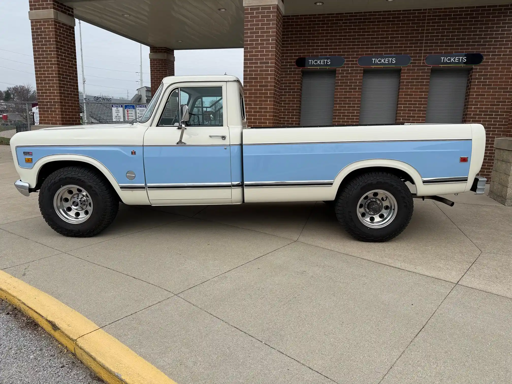 1973-international-harvester-1210-camper-special-for-sale-09