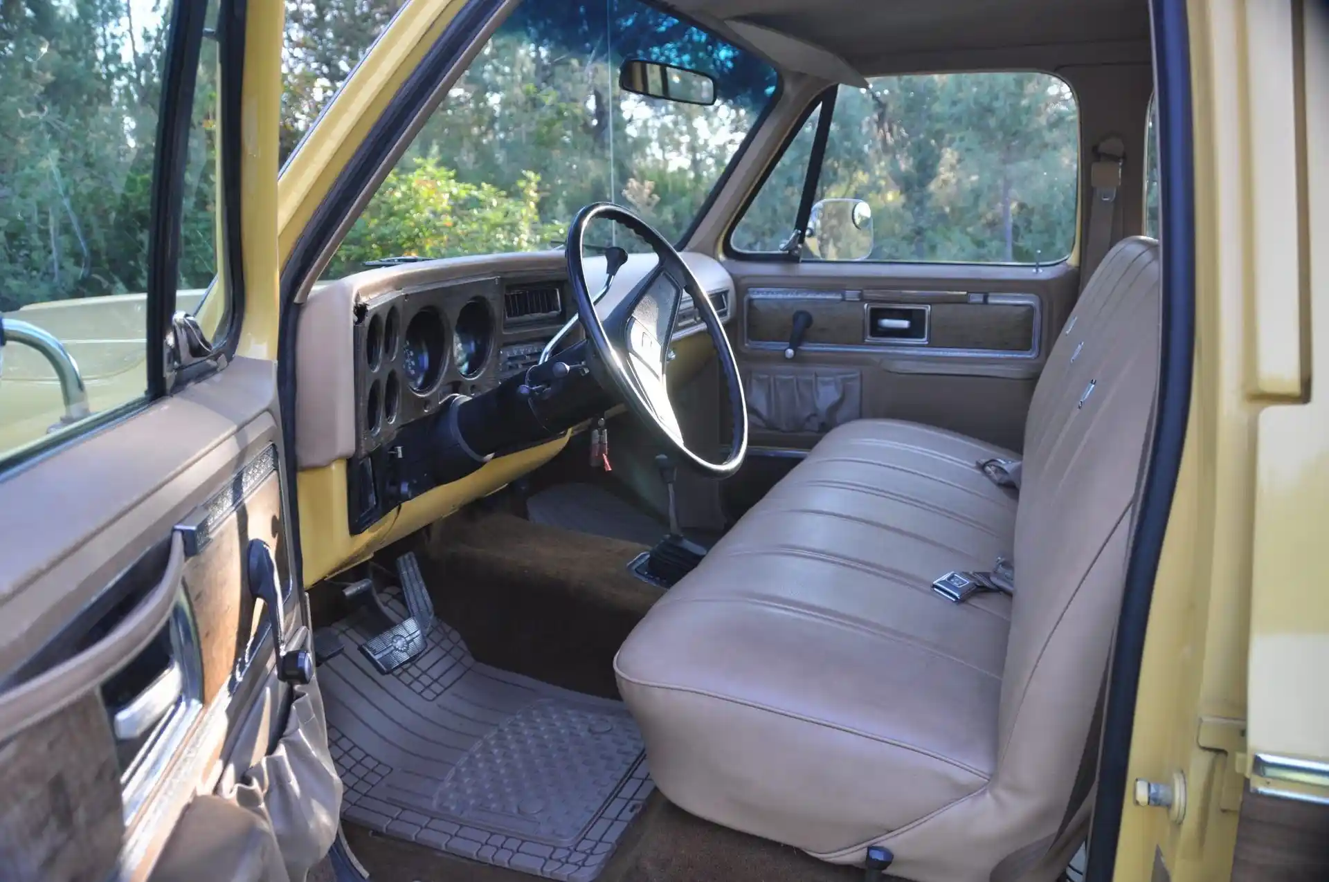 1977-chevrolet-suburban-k20-silverado-for-sale-03