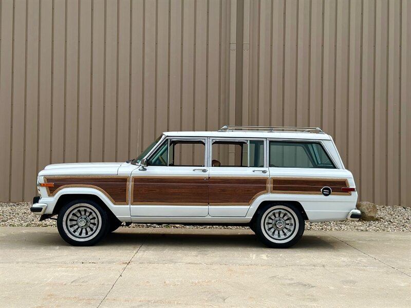 1984-jeep-grand-wagoneer-4dr-suv-for-sale-04