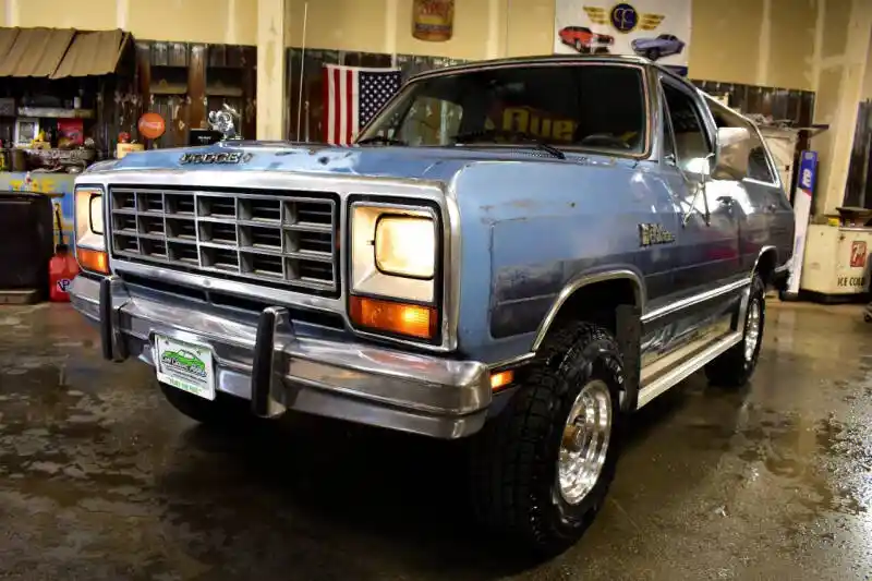 1985-dodge-ramcharger-150-2dr-4wd-suv-for-sale-01