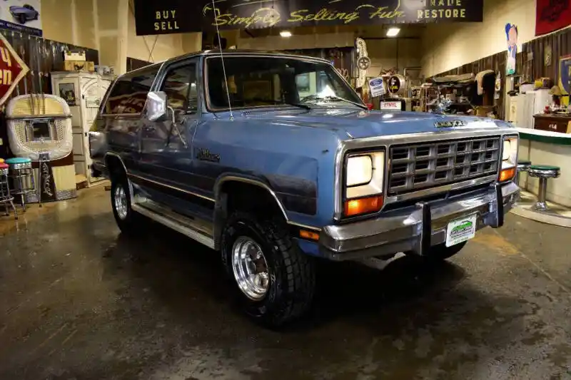 1985-dodge-ramcharger-150-2dr-4wd-suv-for-sale-03