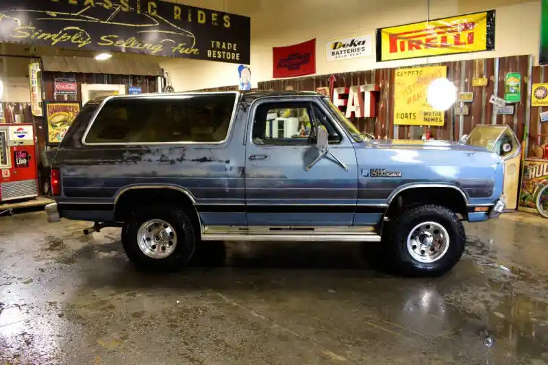 1985-dodge-ramcharger-150-2dr-4wd-suv-for-sale-04