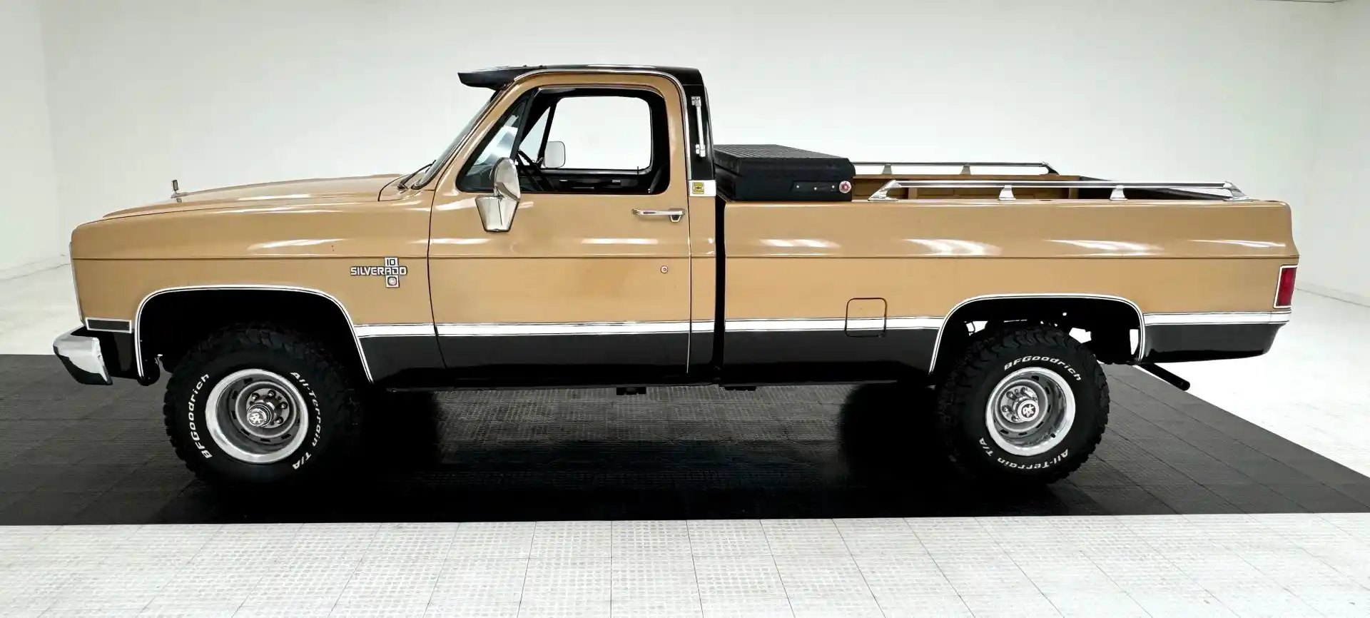 1986-chevrolet-k-10-silverado-long-bed-pickup-for-sale-02