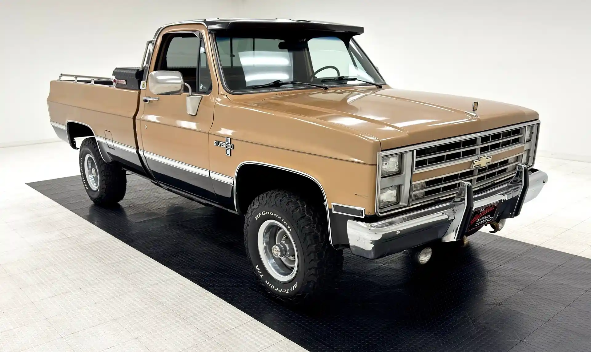 1986-chevrolet-k-10-silverado-long-bed-pickup-for-sale-07