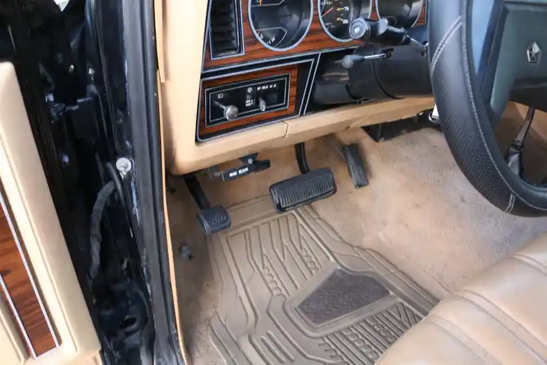 1986-dodge-ramcharger-royal-se-for-sale-25